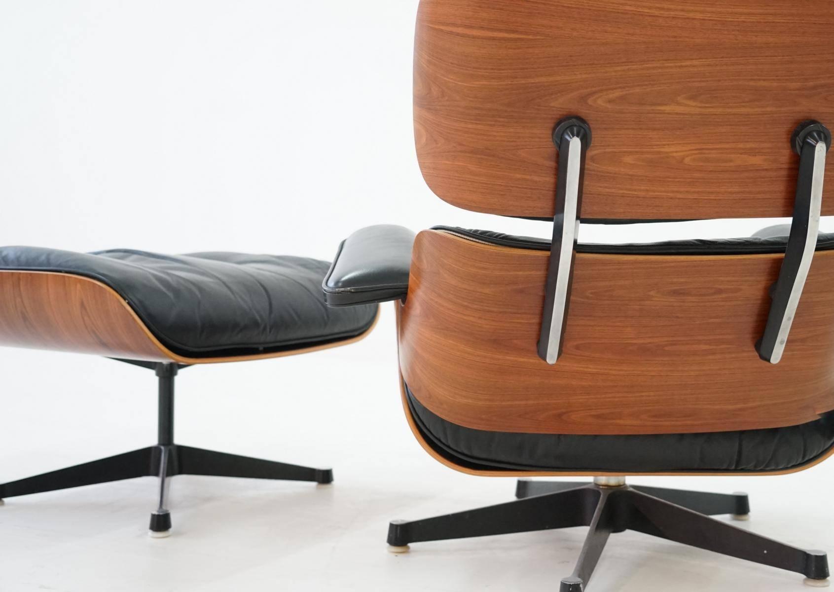 Original Lounge Chair and Ottoman by Charles Eames Herman Miller, Rosewood In Good Condition In Telgte, DE