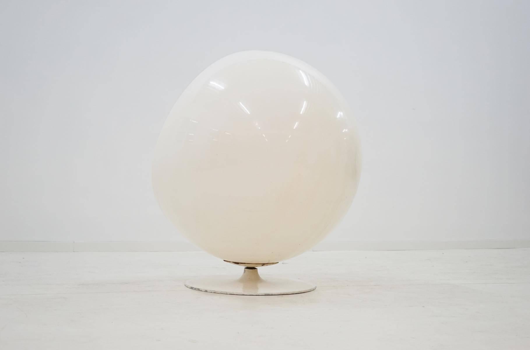 Original ball chair by Eero Aarnio Asko
Leather, 1960s.

