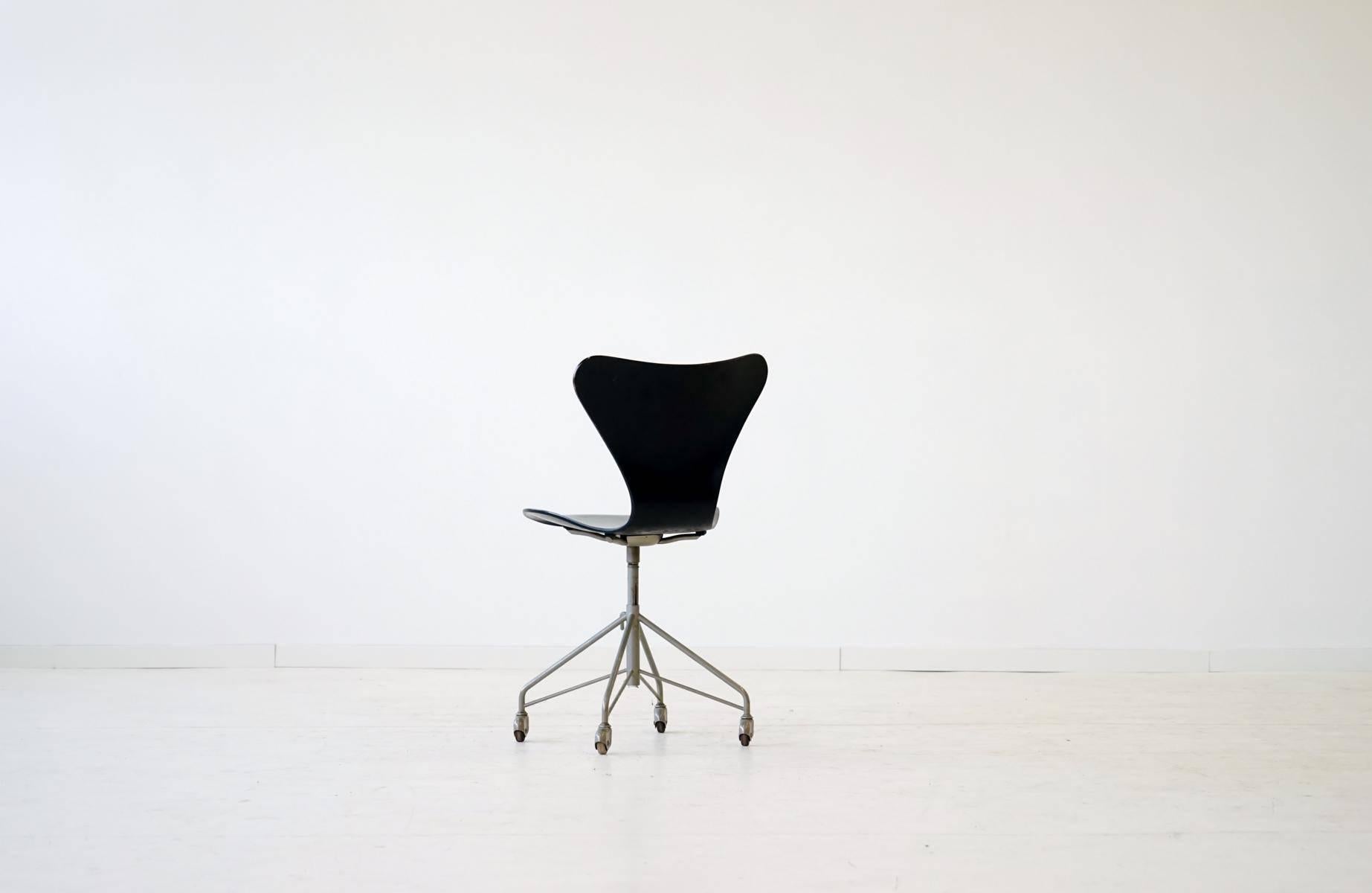 Metal Office Chair by Arne Jacobsen for Fritz Hansen Model 3117 07