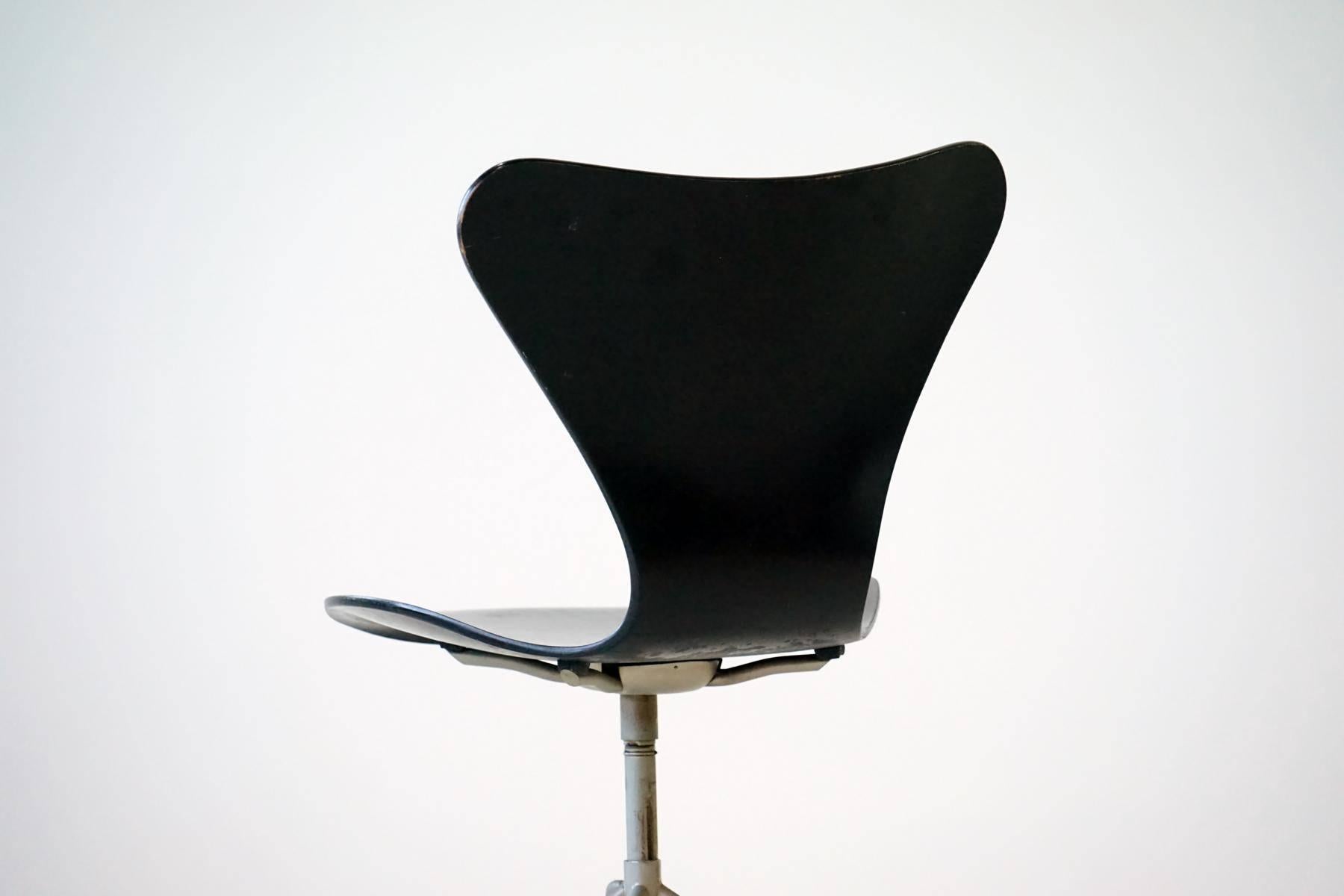 Office Chair by Arne Jacobsen for Fritz Hansen Model 3117 07 1