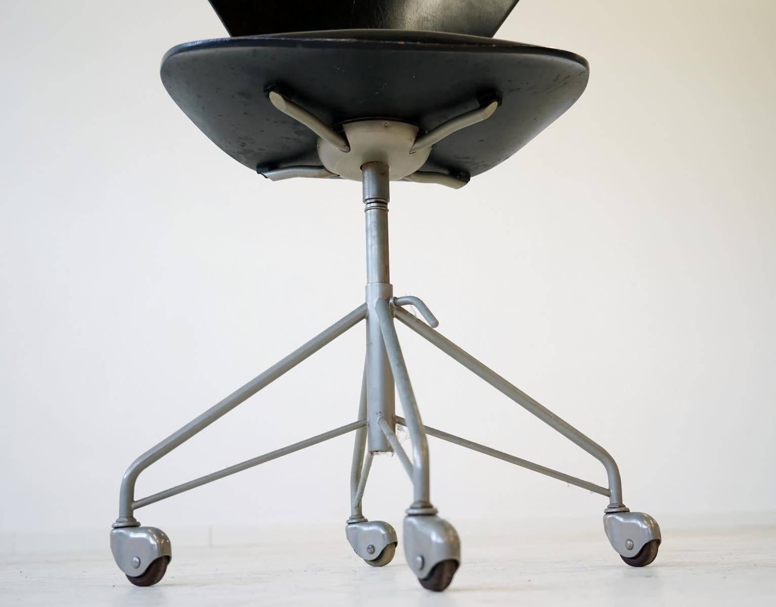 Mid-Century Modern Office Chair by Arne Jacobsen for Fritz Hansen Model 3117 07