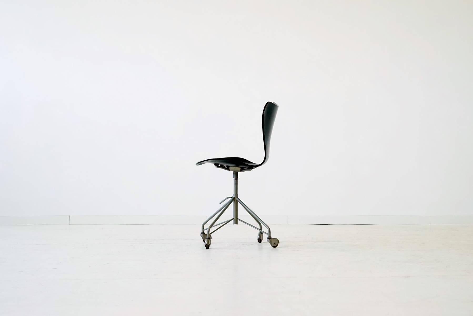 Office Chair by Arne Jacobsen for Fritz Hansen Model 3117 07 2
