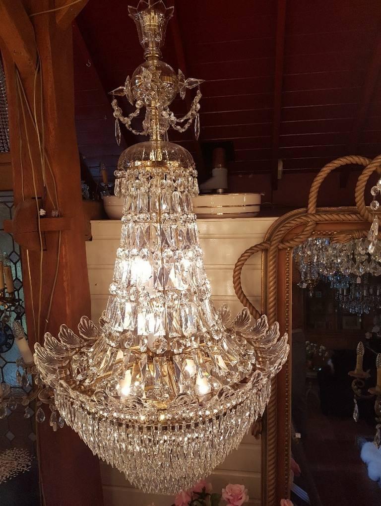 Large Crystal and Brass Bag Chandelier with 12 Lights, 20th Century In Good Condition For Sale In Oldebroek, NL