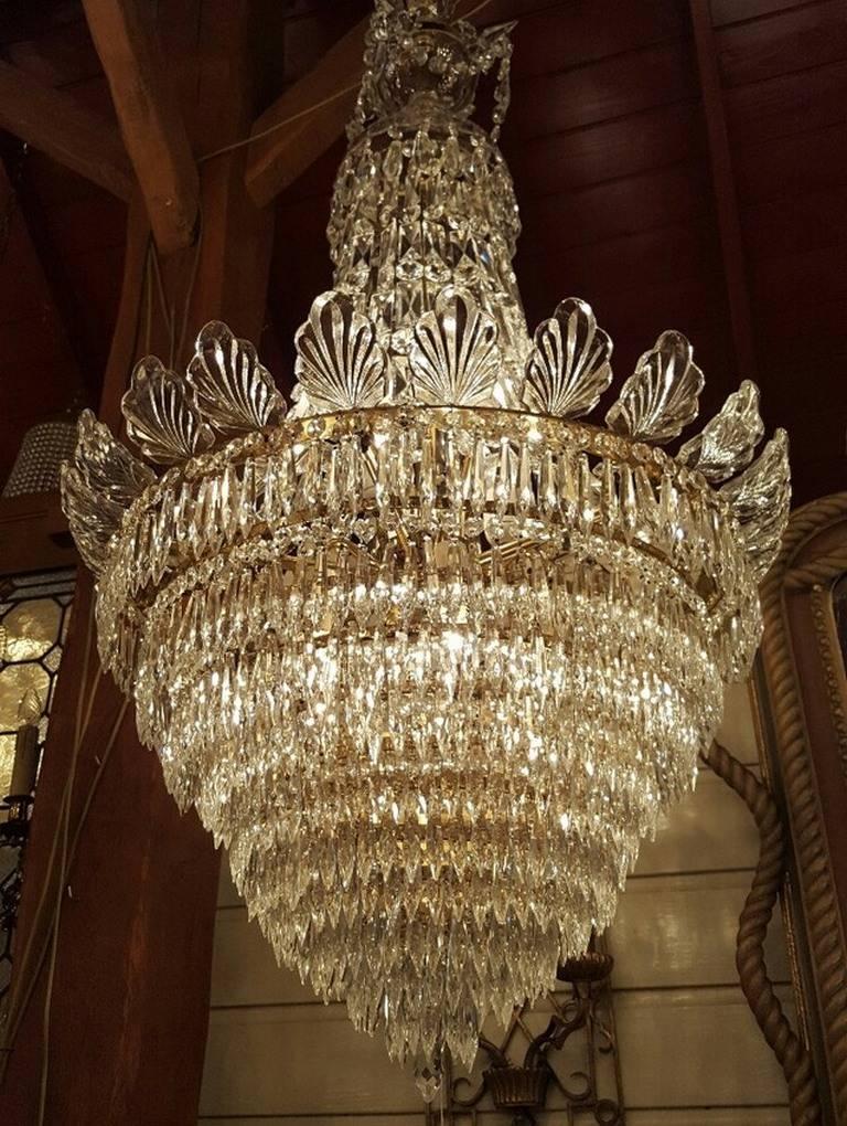 Large Crystal and Brass Bag Chandelier with 12 Lights, 20th Century For Sale 5