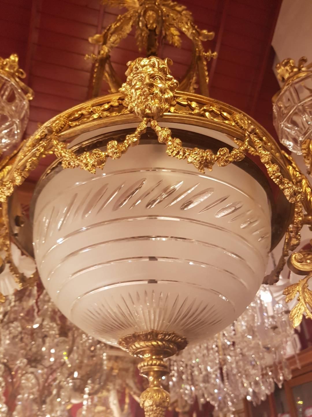 Large Empire Style Bronze-Gilt Chandelier, Globe of Victorian Glass, Nine-Light In Good Condition For Sale In Oldebroek, NL