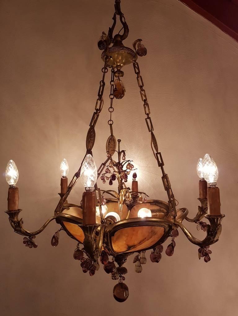 Chandelier with alabaster and beautiful sort of fruits of glass in several colors. In the center is a small ornament tree with small drops of glass. Nine-light. 6 and 3 in the bowl.
This is just one of the collection of 1000 chandeliers, ceiling
