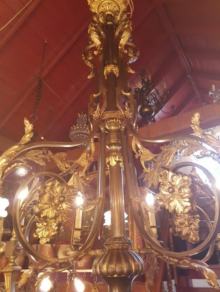 Large French Bronze and Brass Chandelier, 15 Lights, Early 1900 In Good Condition For Sale In Oldebroek, NL