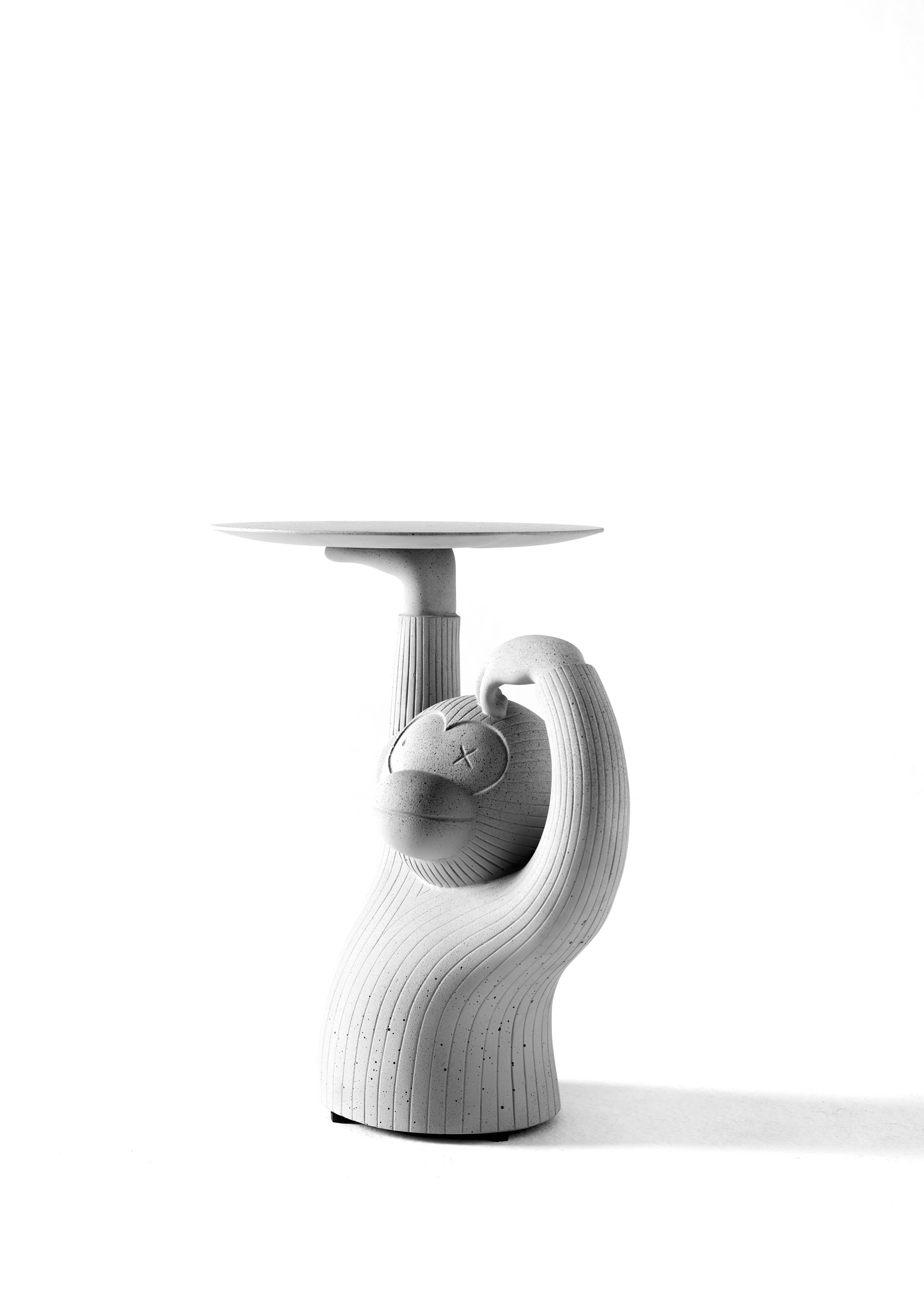 Side table made of solid architectural concrete in grey, apt for indoor and outdoor use. Regulatory glides included.