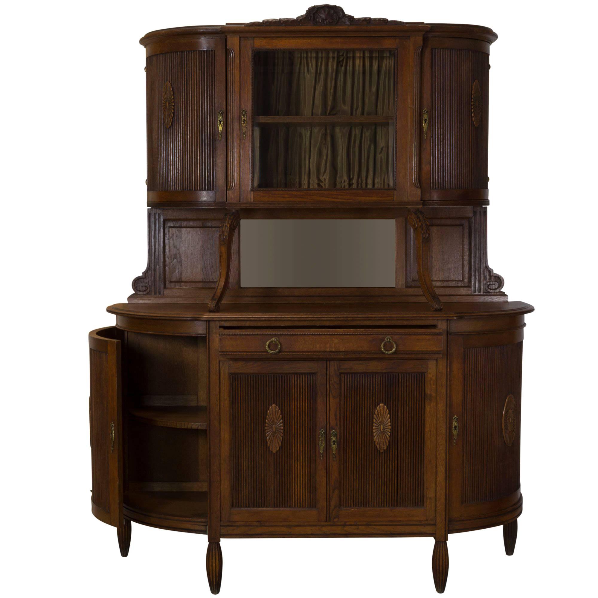 The warm and inviting tones of this unique cabinet is sure to fit with many different styles – Louis XV, Louis XVI, Neoclassical, French Country or traditional. It has the perfect balance of plenty of storage and display areas. There is a centre