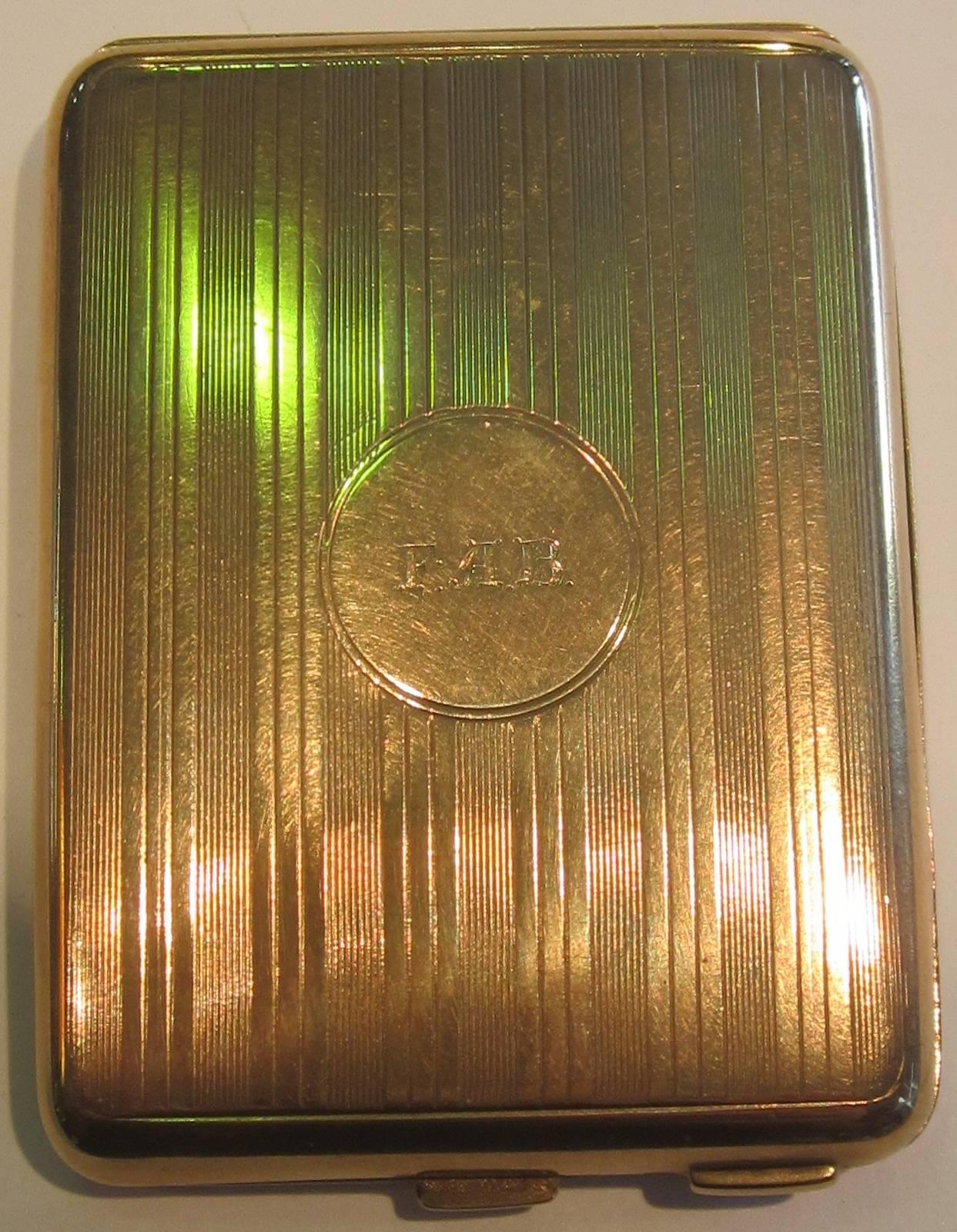 9-carat gold match case,
hallmarked Birmingham 1946 and marked 9 .375,
makers mark HM
27 grams.
