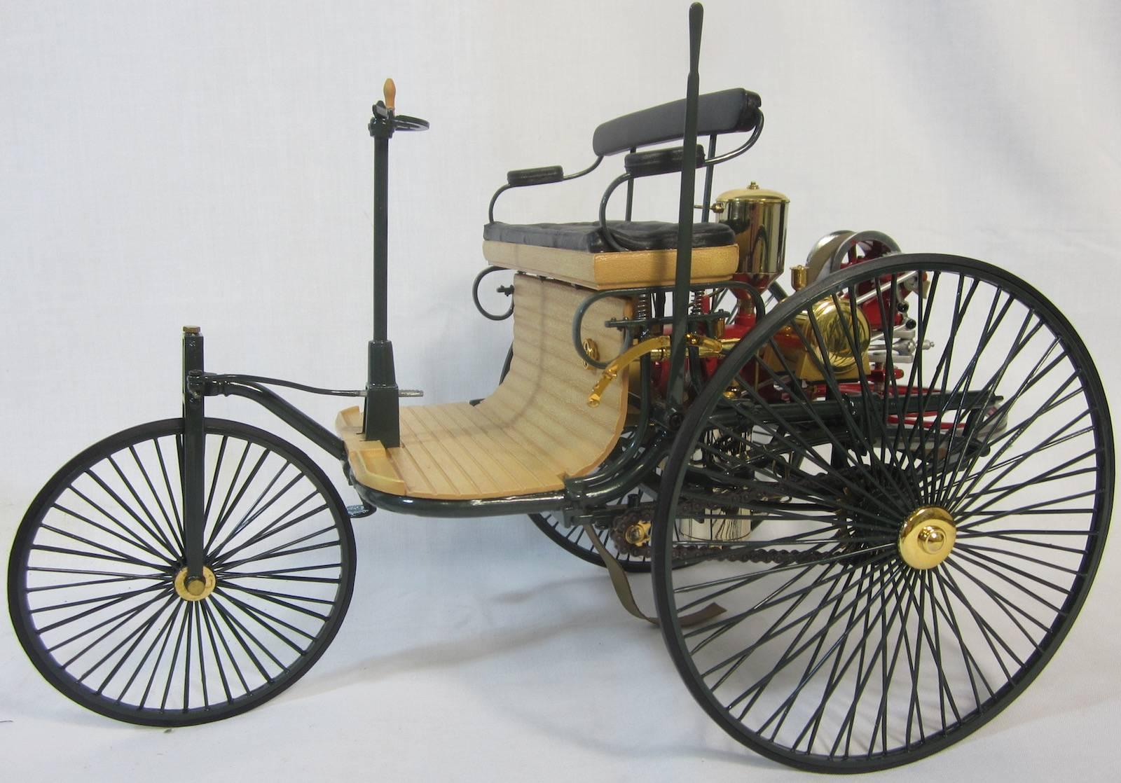 Highly detailed, replica veteran three-wheel steam powered motor vehicle in a glass display cabinet.
Cabinet measures 42 x 29 x 32 cm high
Vehicle measures approximately 28 cm long.