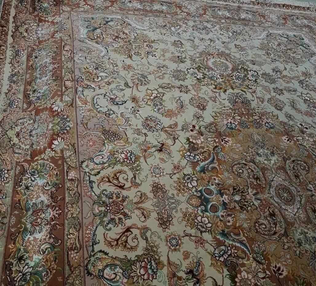 KPSI: 556
Origin: Tabriz, Iran
Composition: Silk and merinos wool
Size: 348 cm x 250 cm
Designer of this stunning rare piece is Master Novinfar who is well-known amongst Persian carpet designers. The type of wool which used in this carpet is