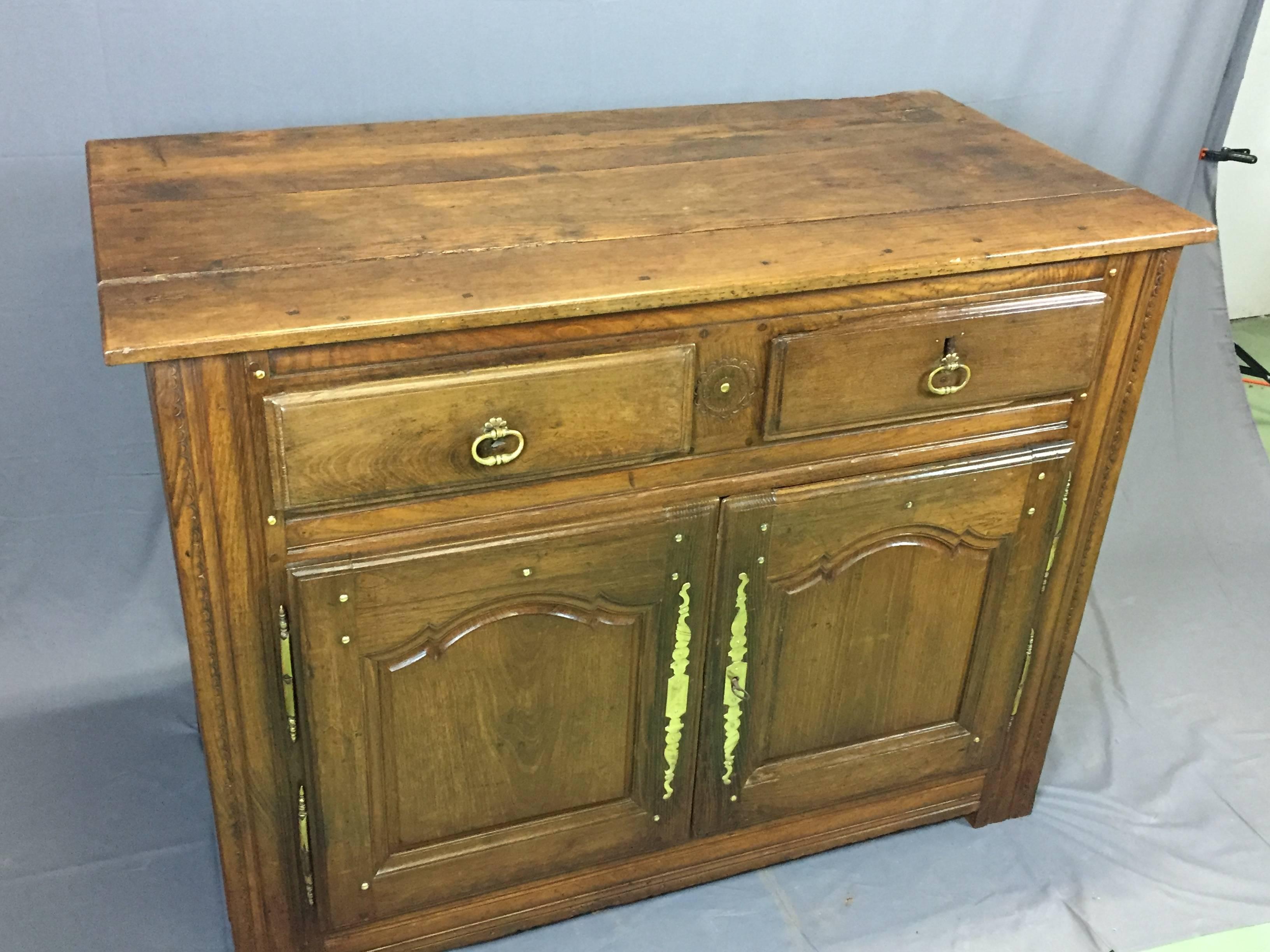 Rustique Buffet en chêne de Breton du 19ème siècle en vente