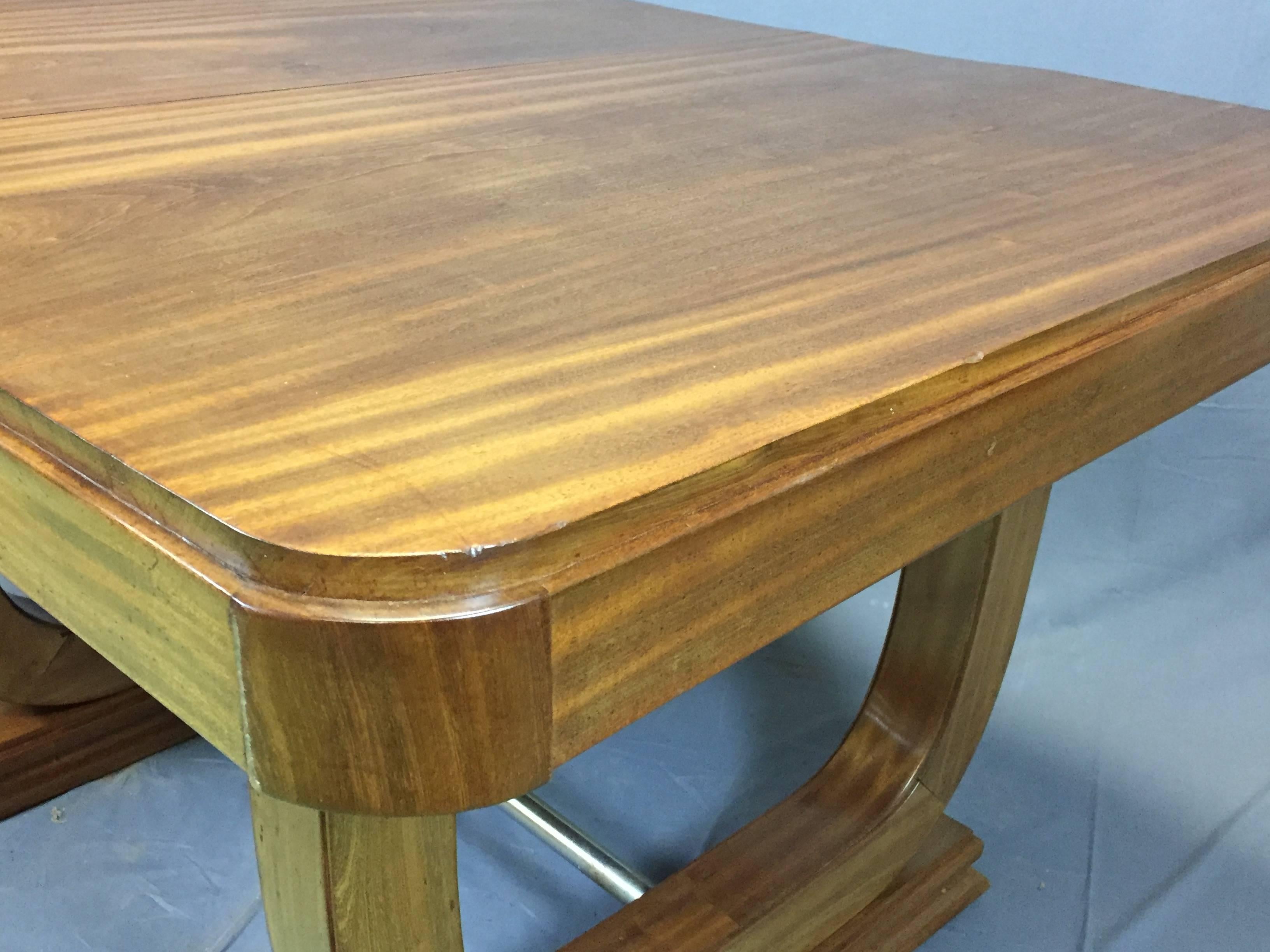 1930s Art Deco Mahogany Dinning Table For Sale 3
