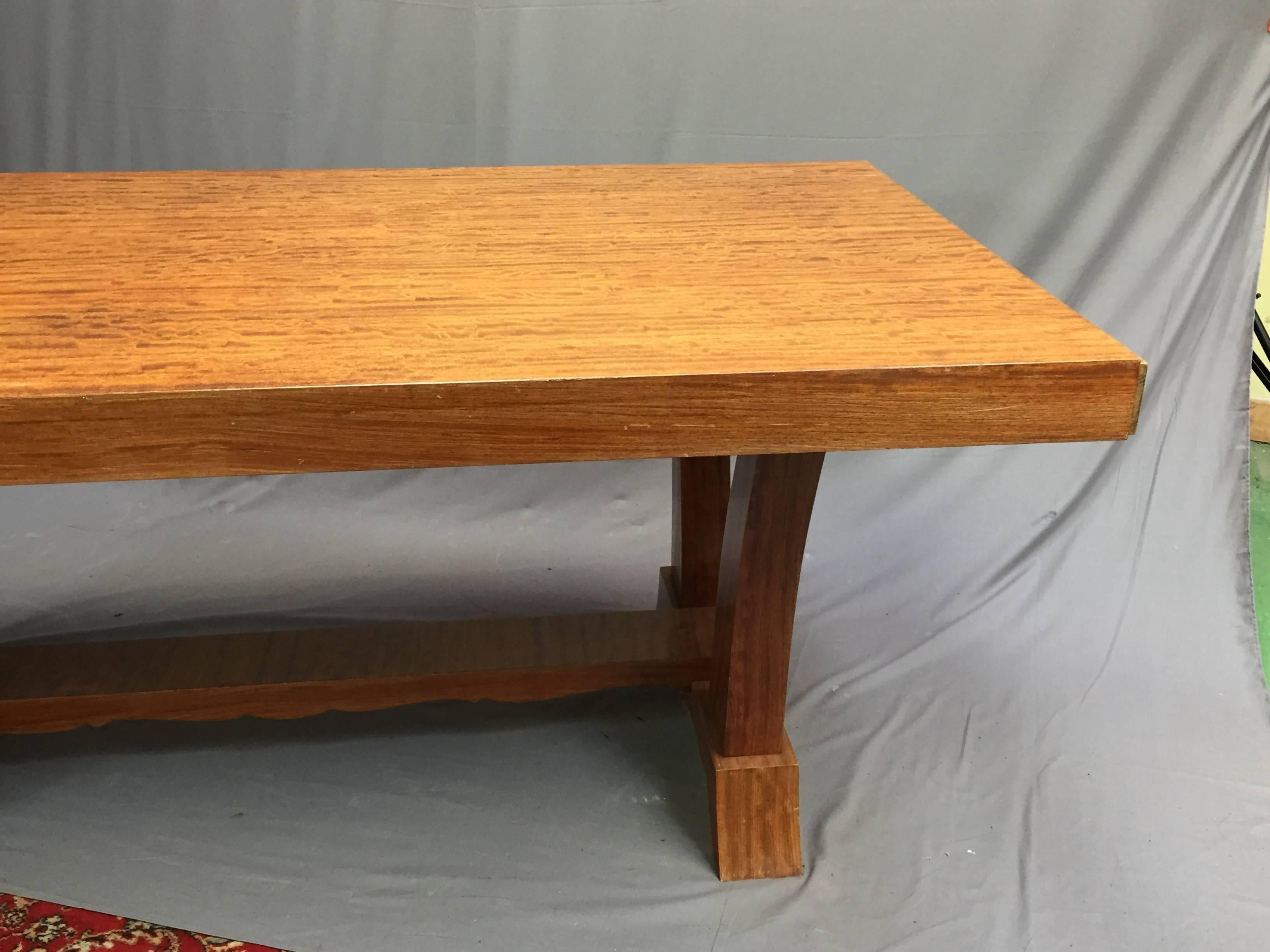 20th Art Deco Dinning Table in Mahogany In Good Condition For Sale In Lannebert, FR
