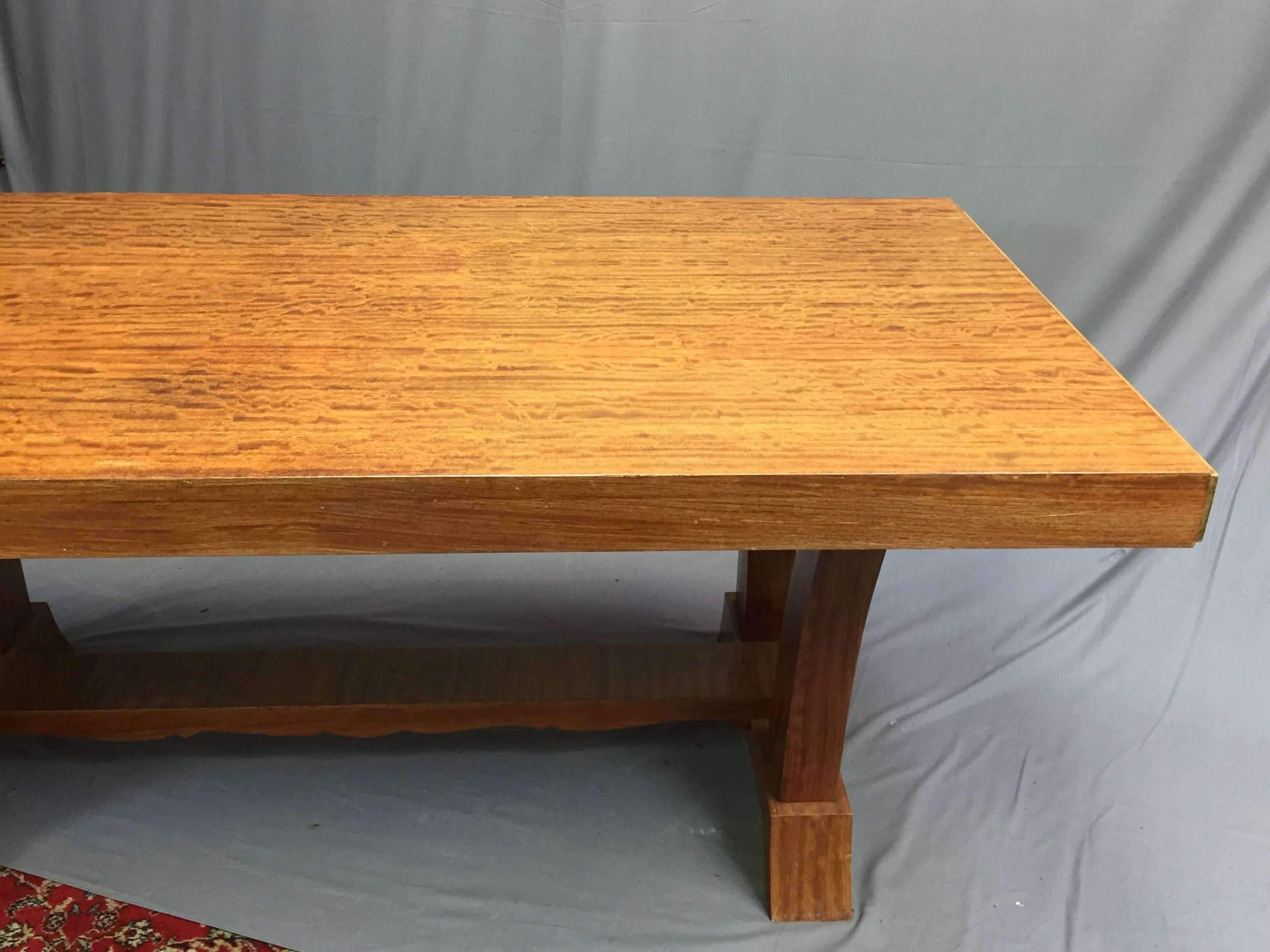 French 20th Art Deco Dinning Table in Mahogany For Sale