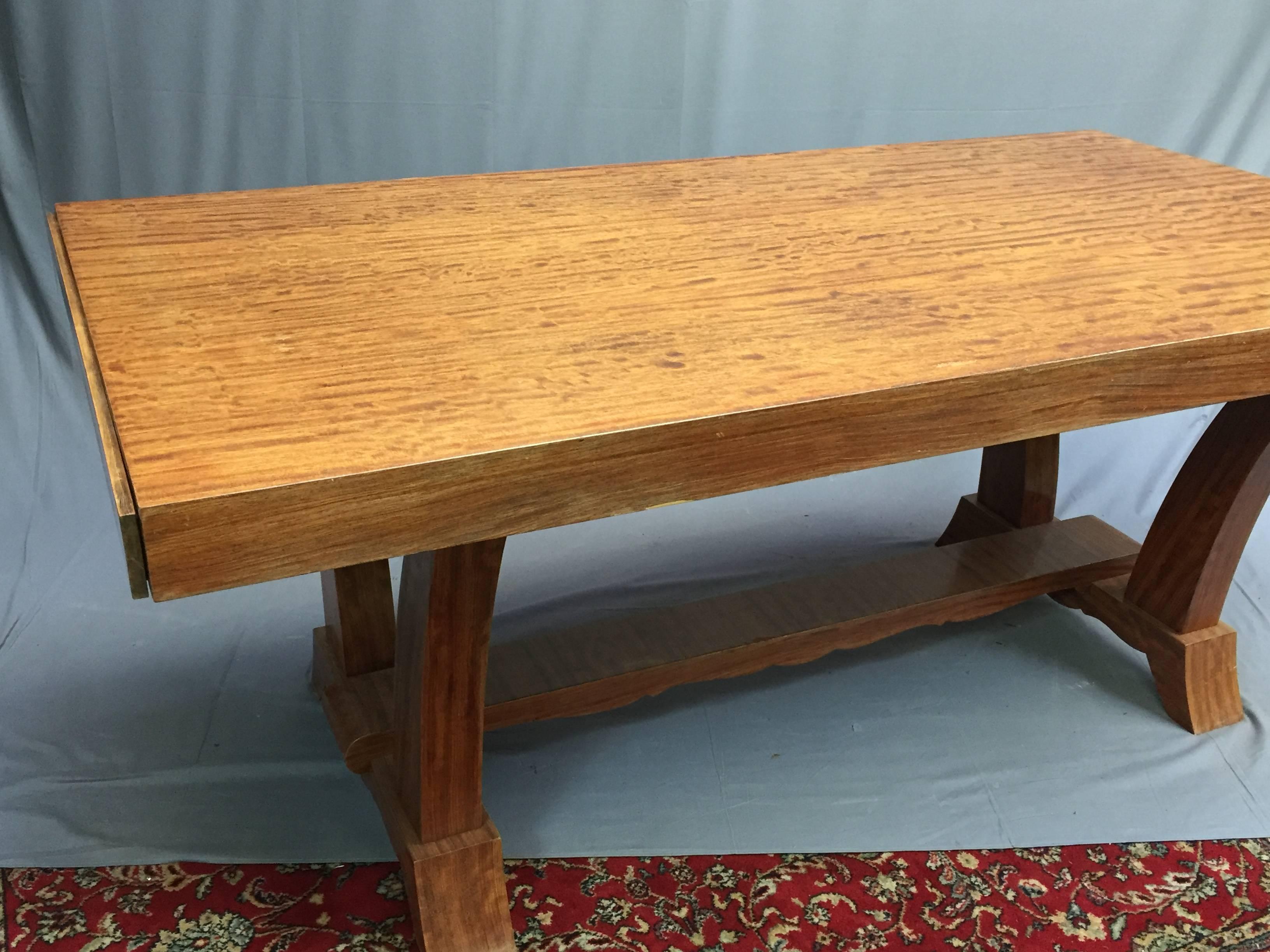 20th Century 20th Art Deco Dinning Table in Mahogany For Sale