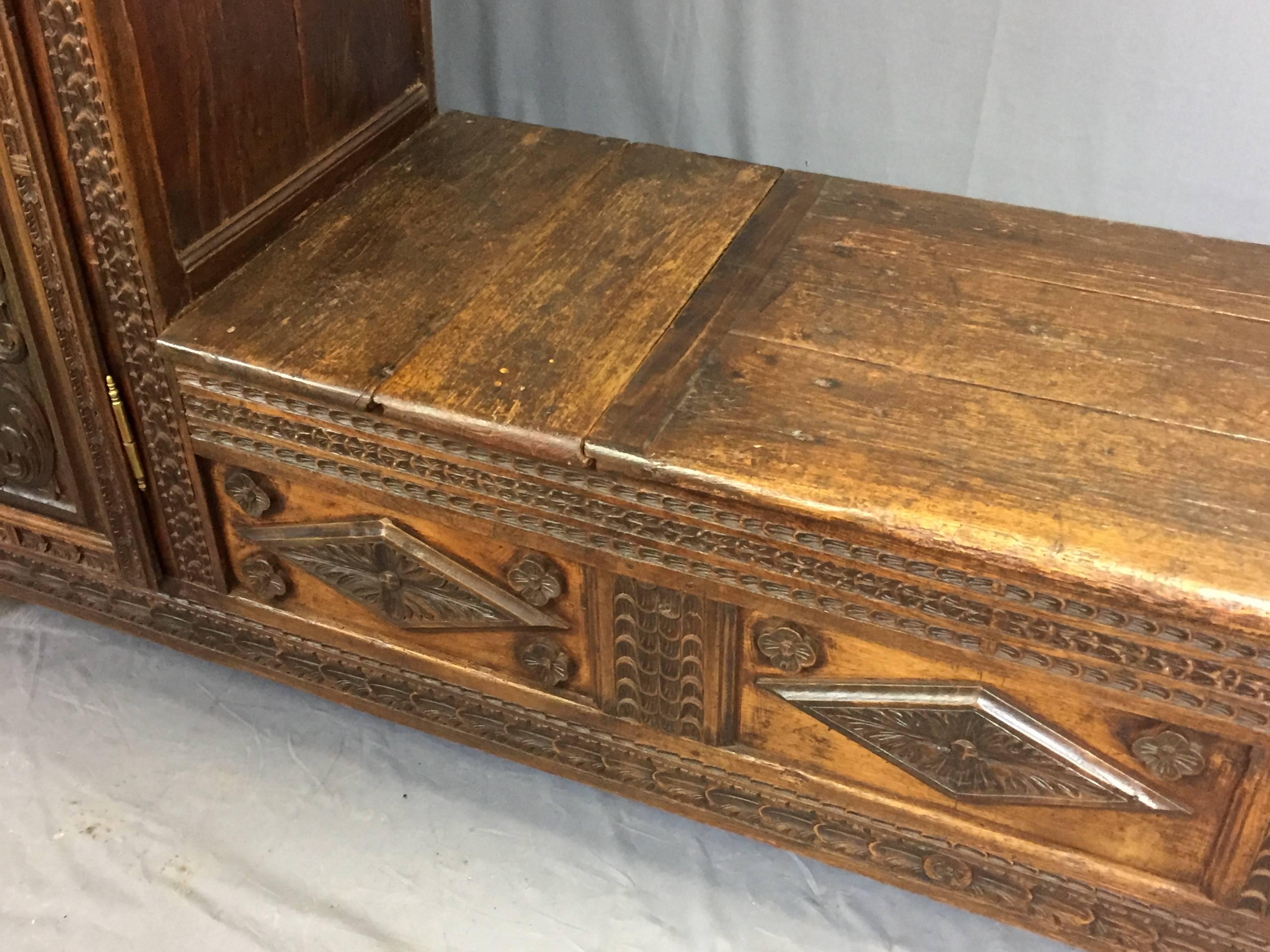 19th Century Oak Cupboard Coffer In Good Condition In Lannebert, FR