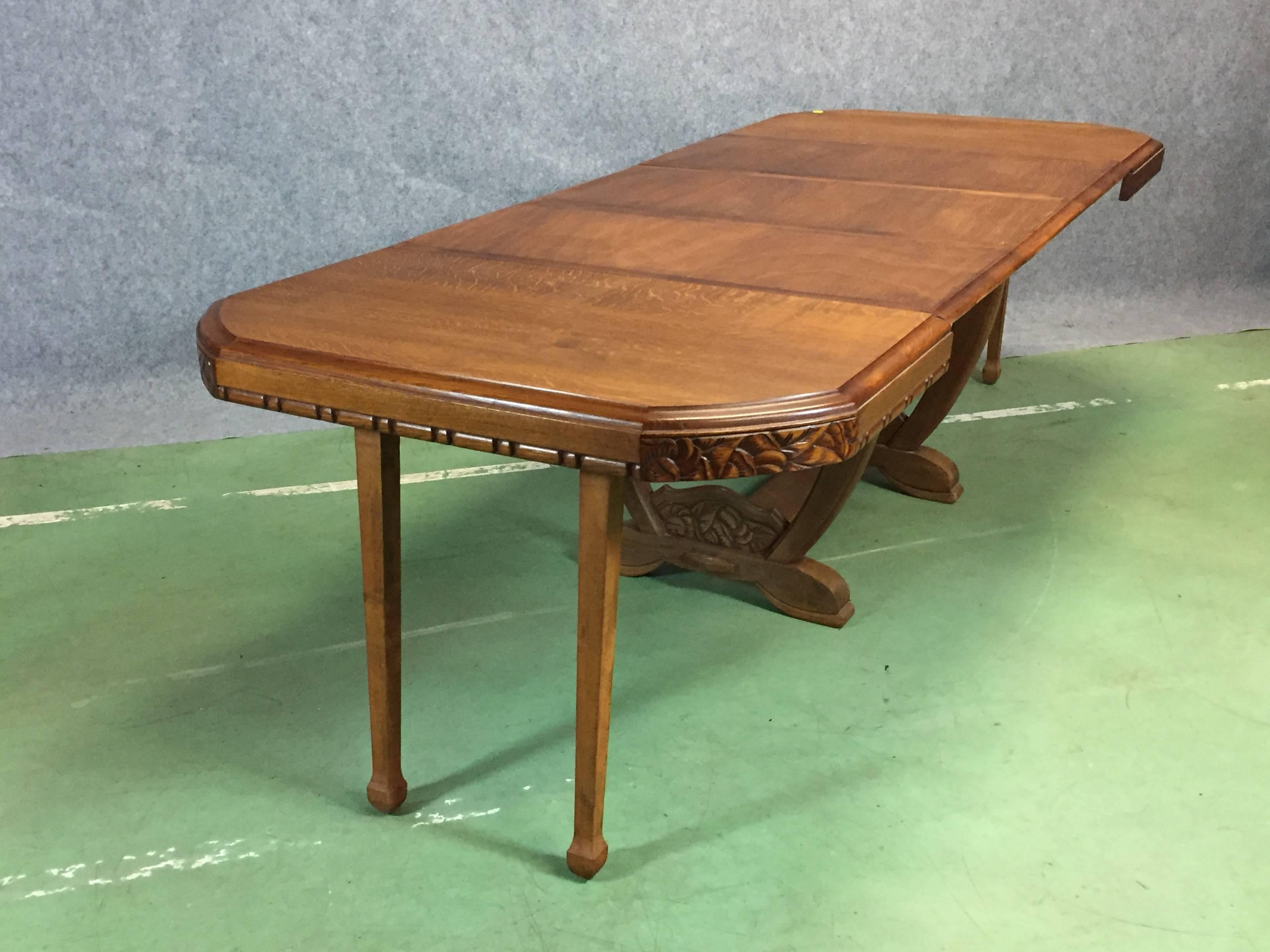 1930s Art Deco Oak Dining Table In Good Condition For Sale In Lannebert, FR