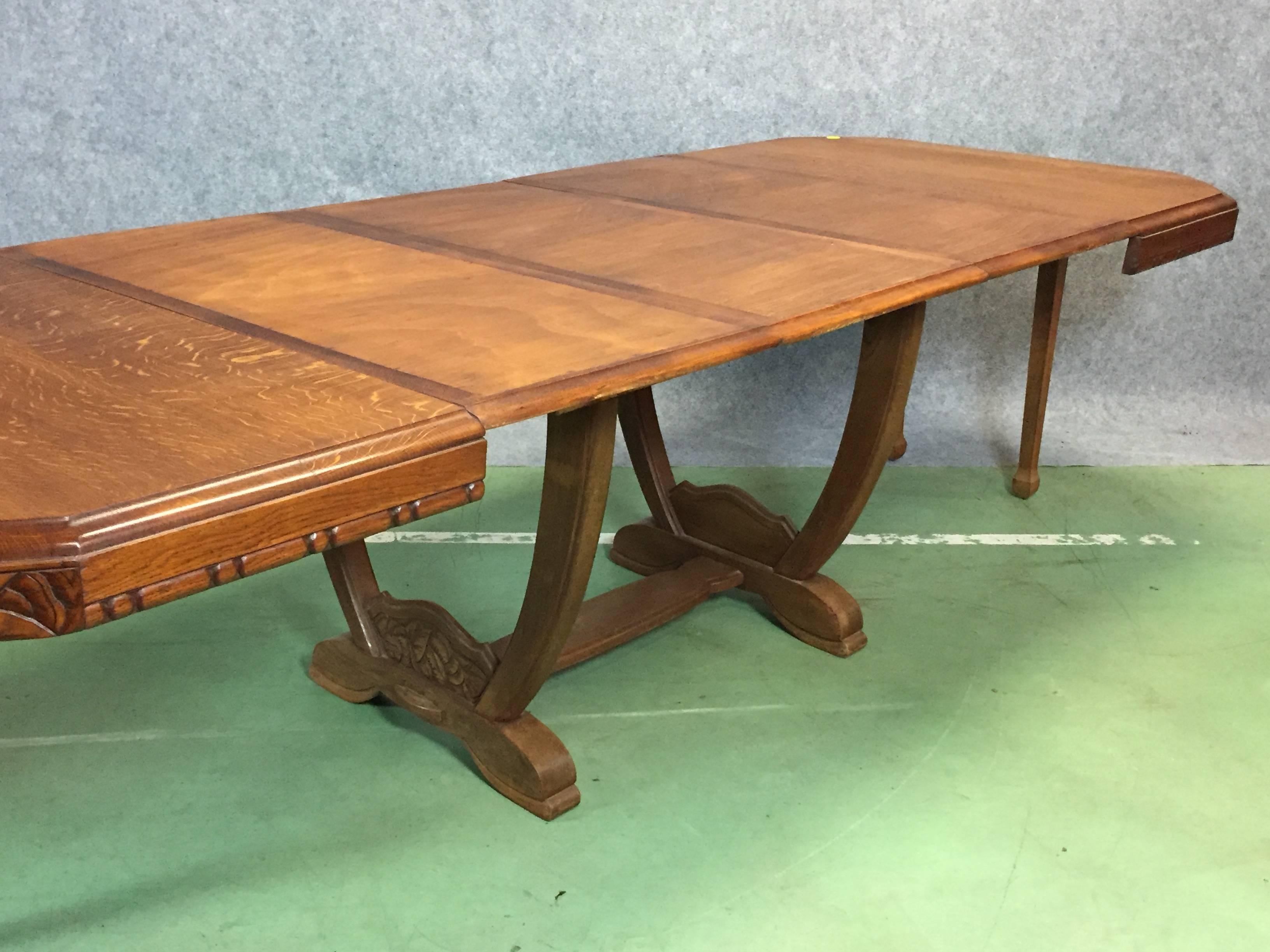 Mid-20th Century 1930s Art Deco Oak Dining Table For Sale