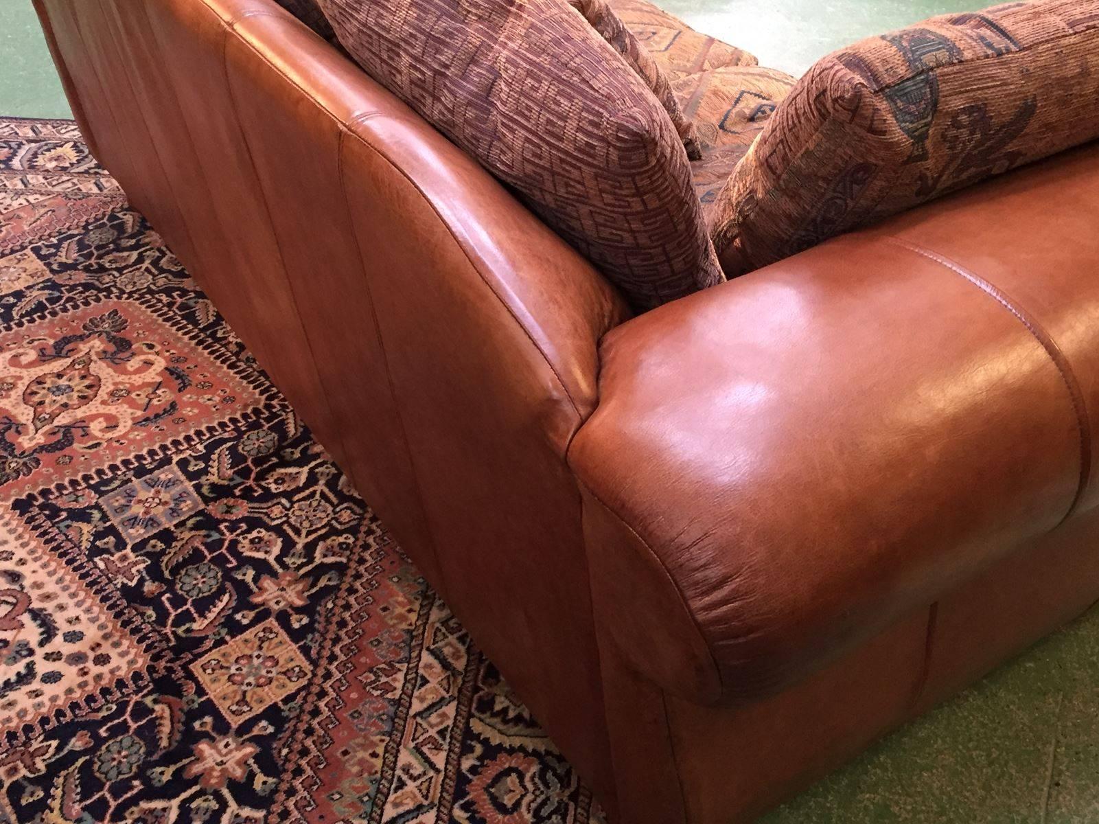20th Century Pair of Leather Sofas Chesterfield In Good Condition For Sale In Lannebert, FR