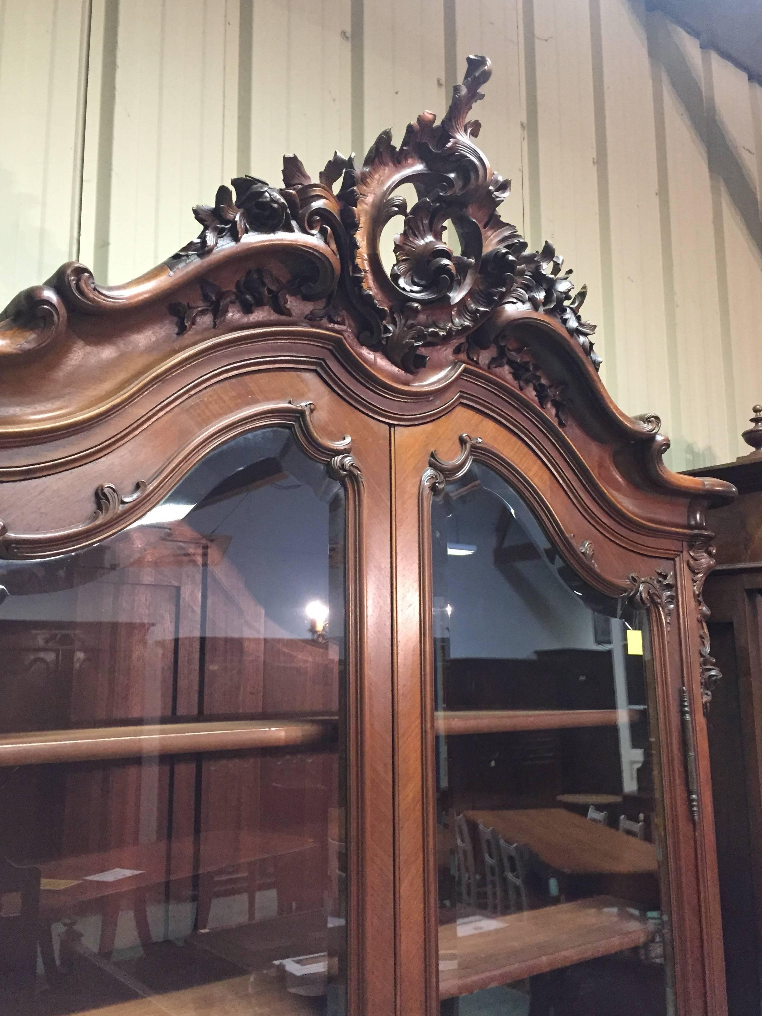 Lovely Louis XV bookcase in walnut. Amazing work of sculpture in the walnut. Dismantle all. Nice beveled glasses.