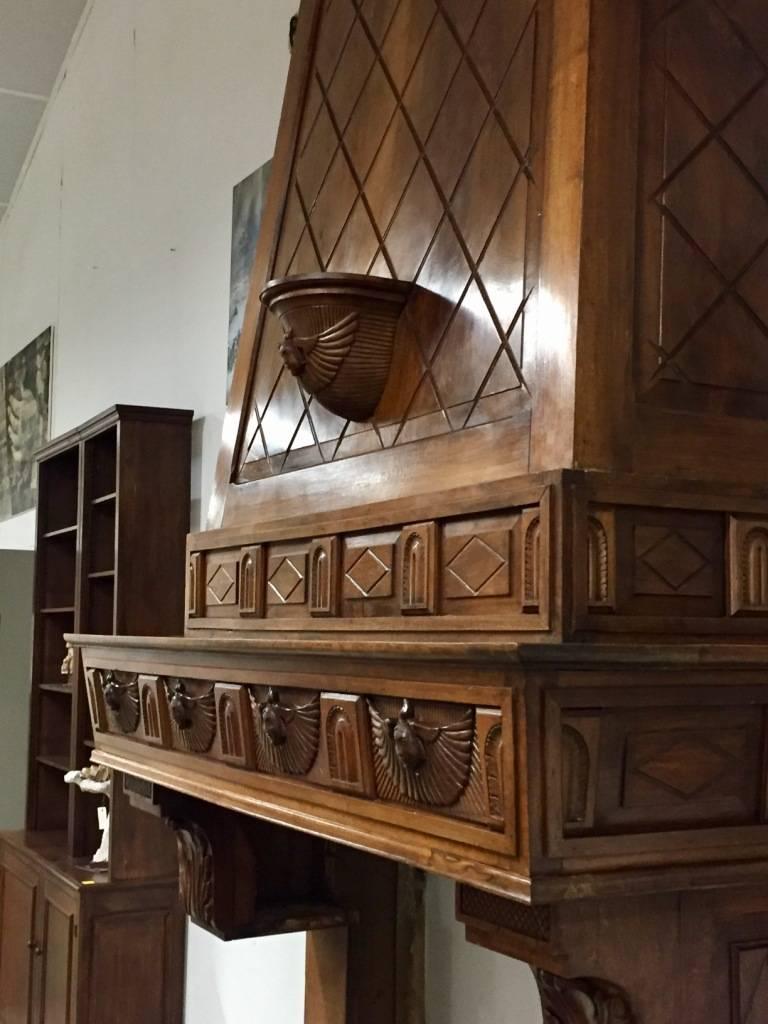 19th Century Fireplace Mantel and Chimney Surround in Walnut In Good Condition In Lannebert, FR