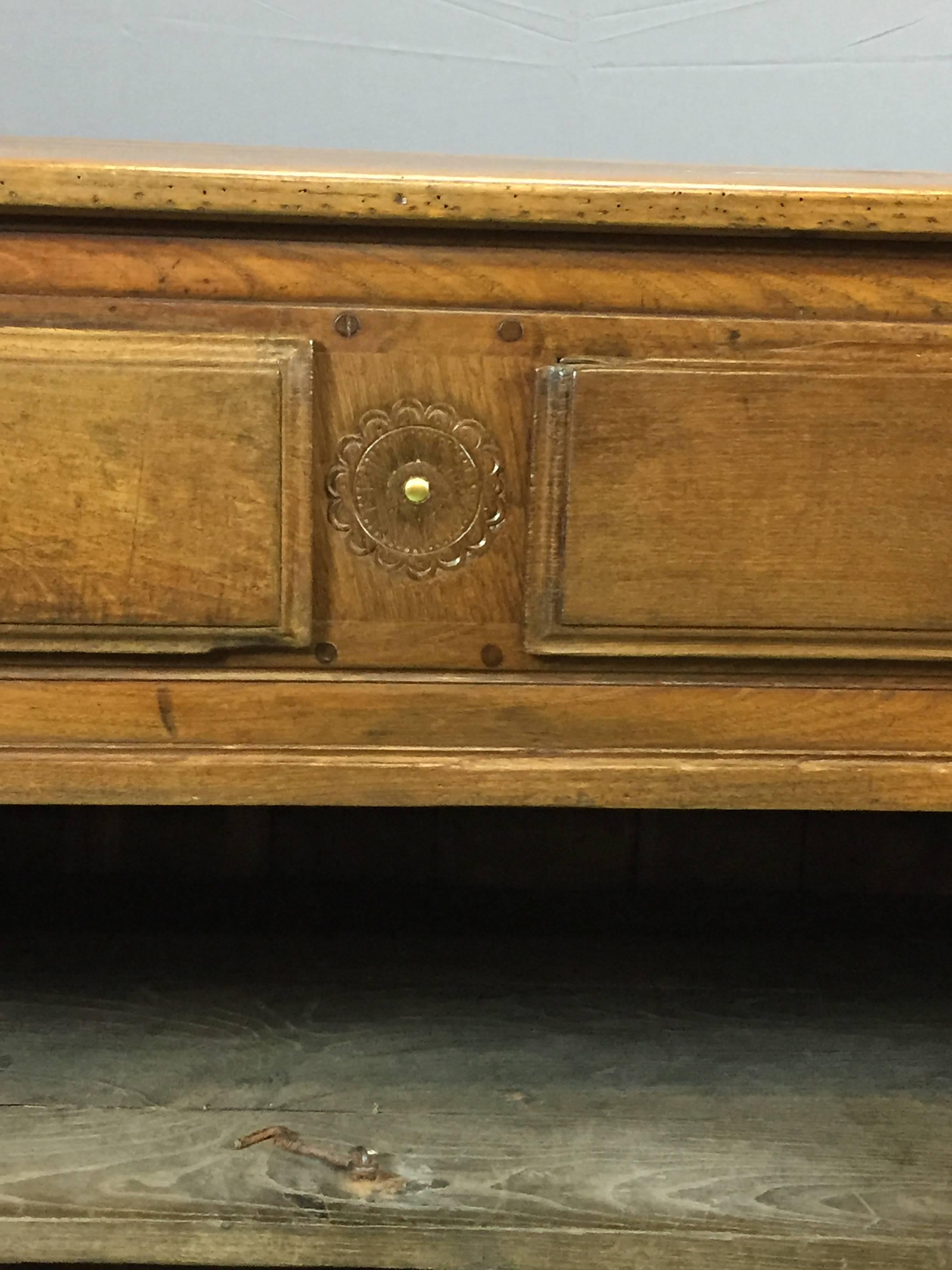 Buffet en chêne de Breton du 19ème siècle en vente 1