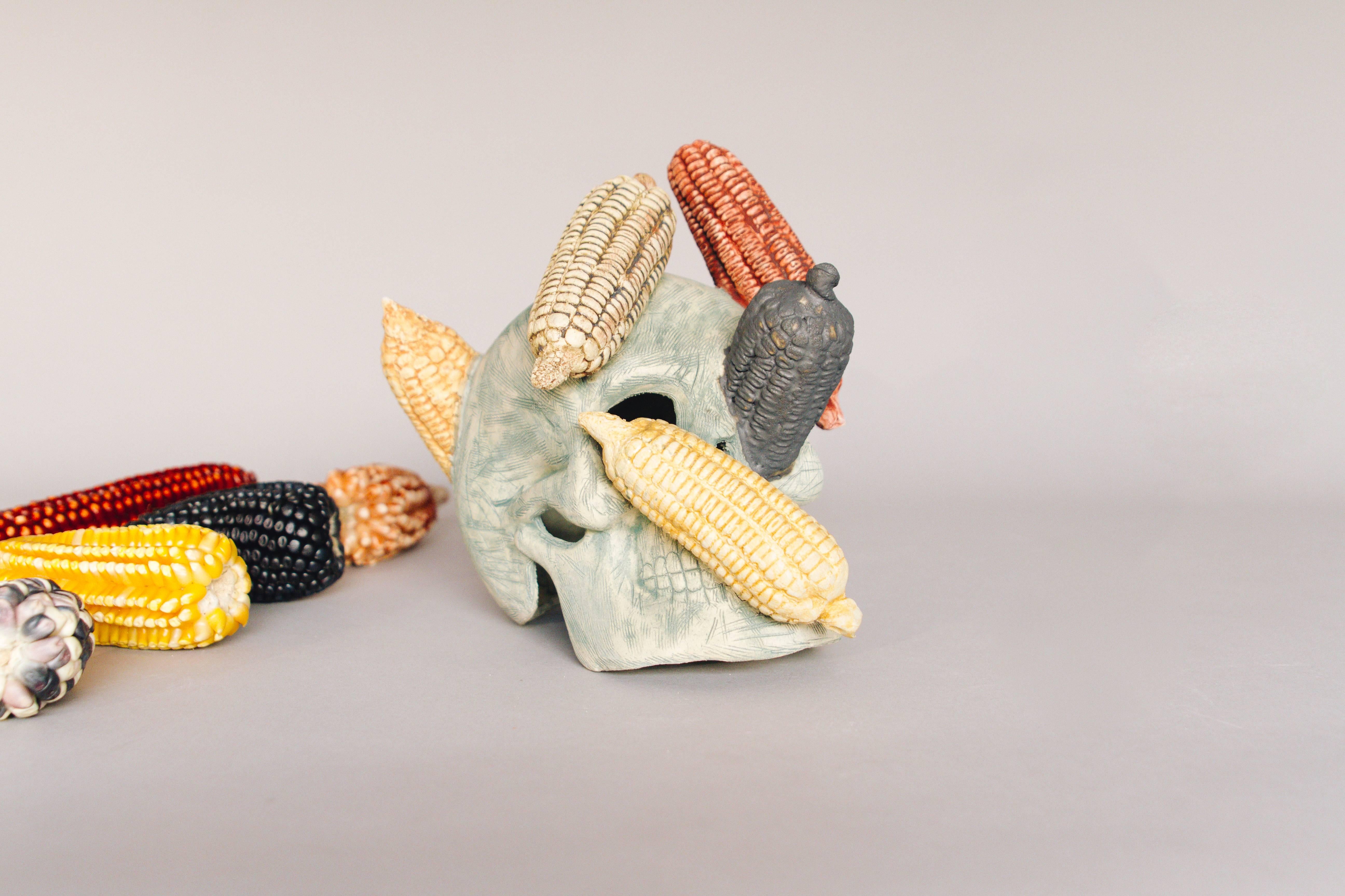 Organique Sculpture de crâne en forme de corne en céramique mexicaine faite à la main, Édition 1/30 en vente