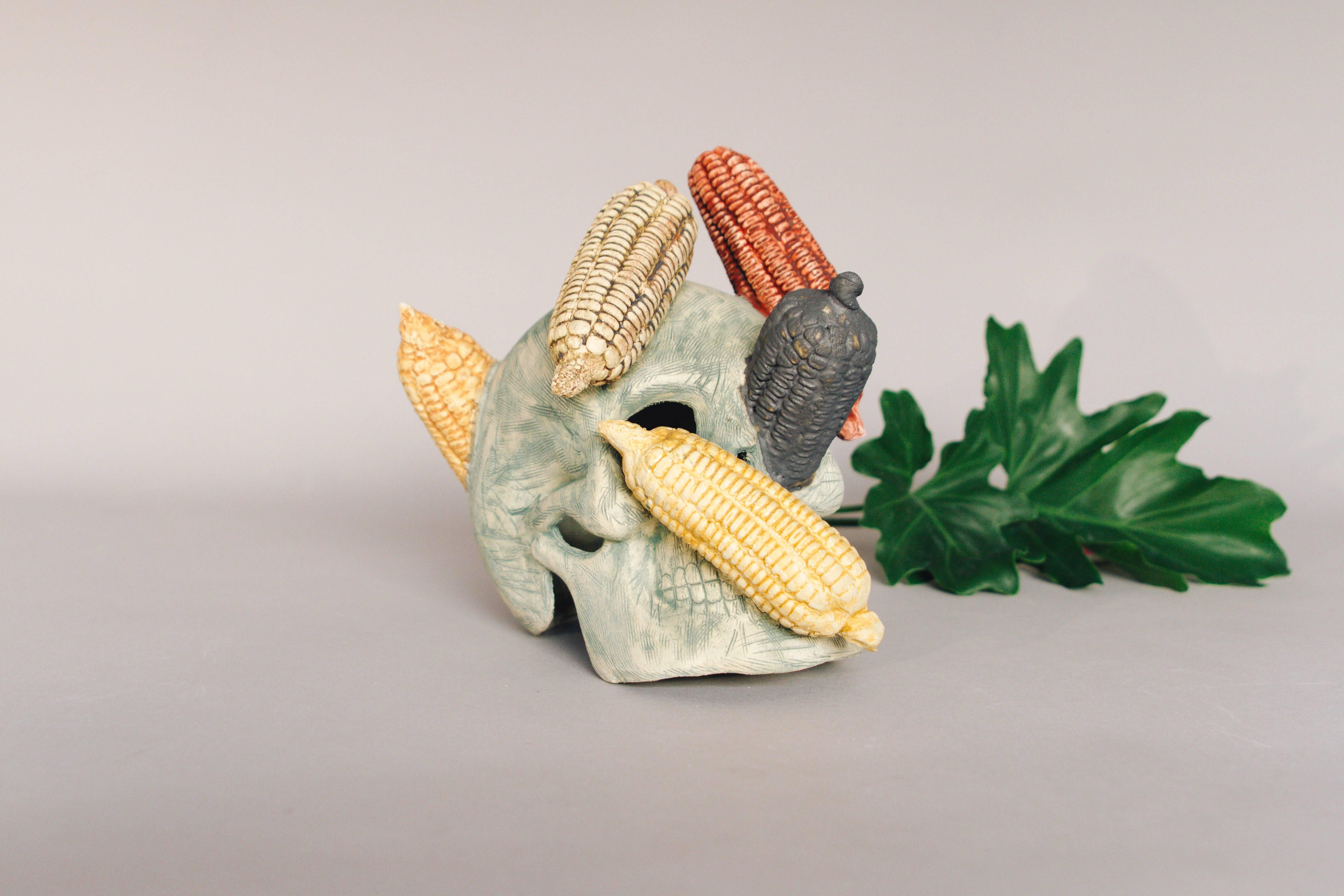 Mexicain Sculpture de crâne en forme de corne en céramique mexicaine faite à la main, Édition 1/30 en vente