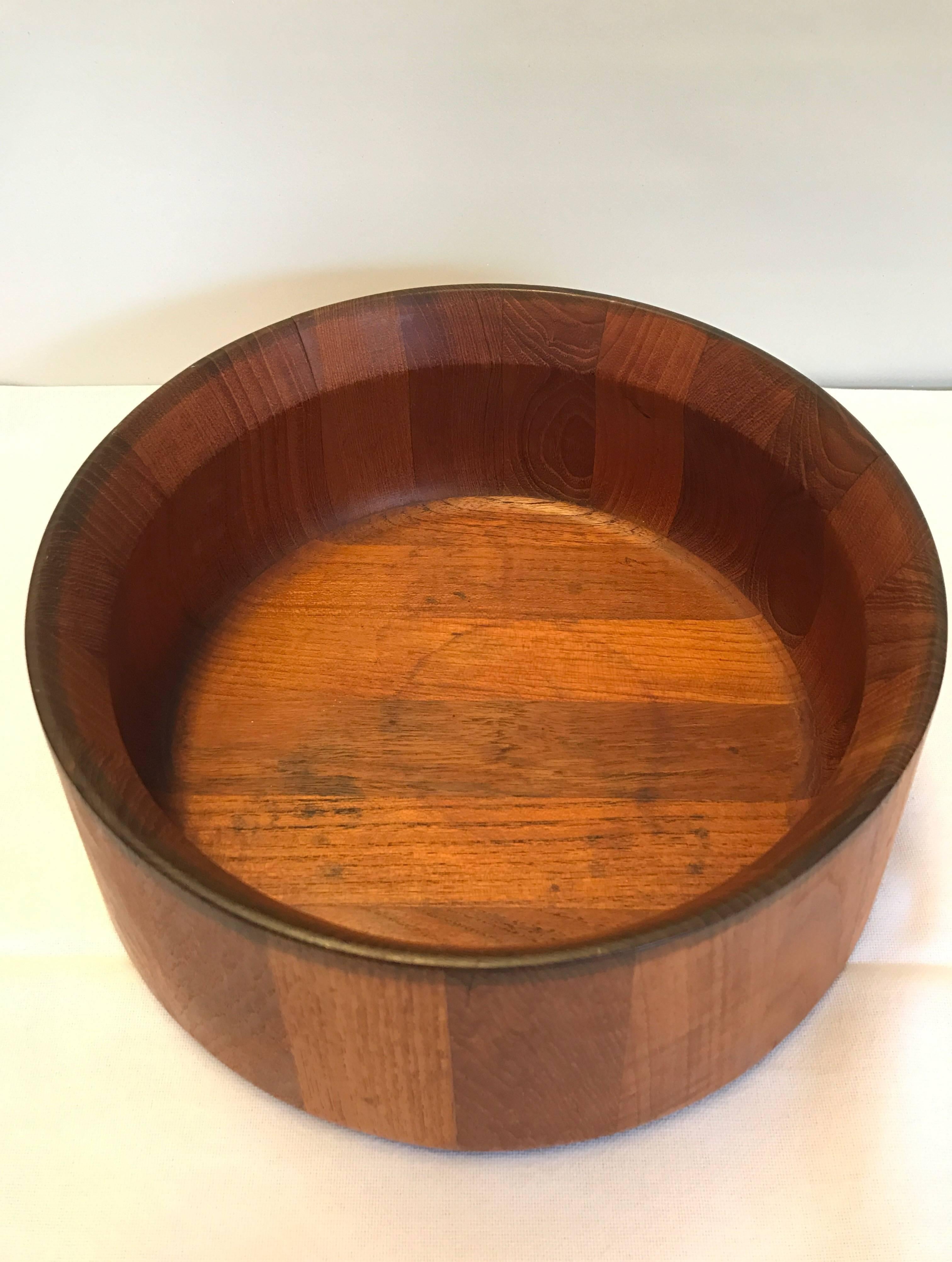 Large teak salad bowl from Jens H. Quistgaard, 1960s, Denmark. Measures: Diameter 29 cm, height 11 cm. in very good condition.