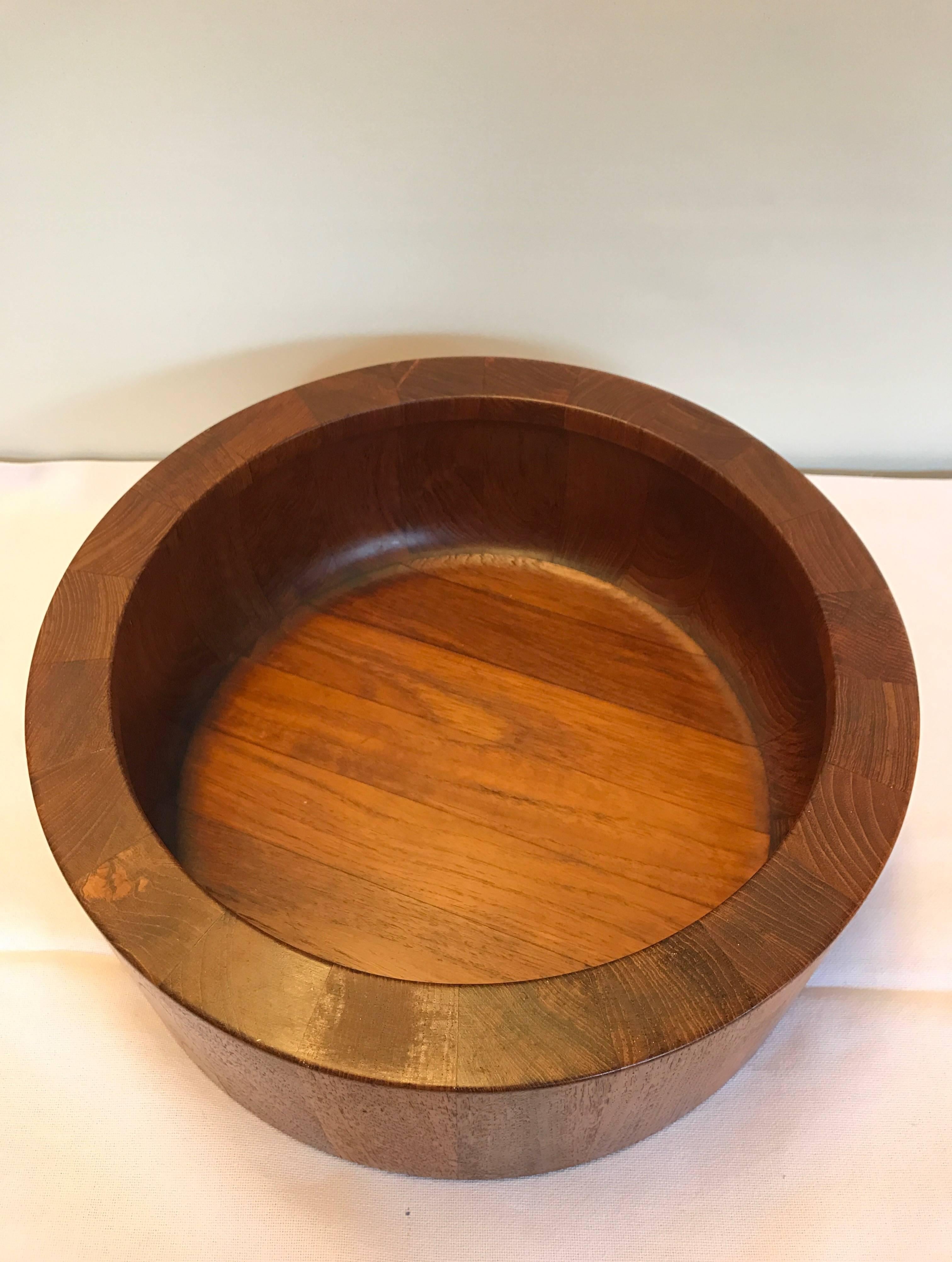 Large teak salad bowl from Jens H. Quistgaard, 1960s, Denmark. Outside diameter 33 cm, and height 12 cm, in very good condition.