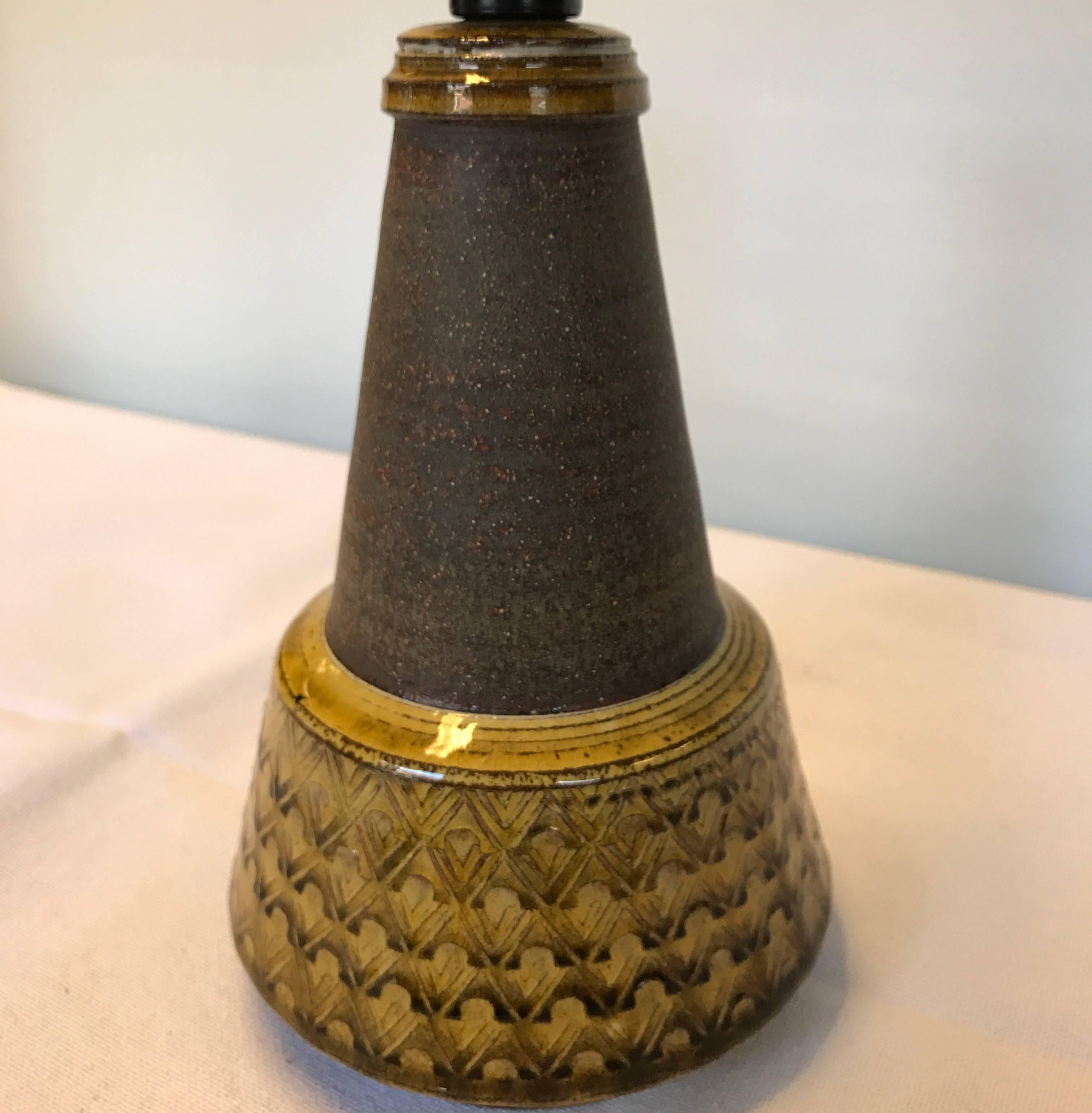 Small yellow and dark brown glazed stoneware table lamp designed by Nils Kähler, in excellent condition, but needs to be rewired for the right standards of destination. Measures: Diameter 12 cm and height with socket 25 cm.