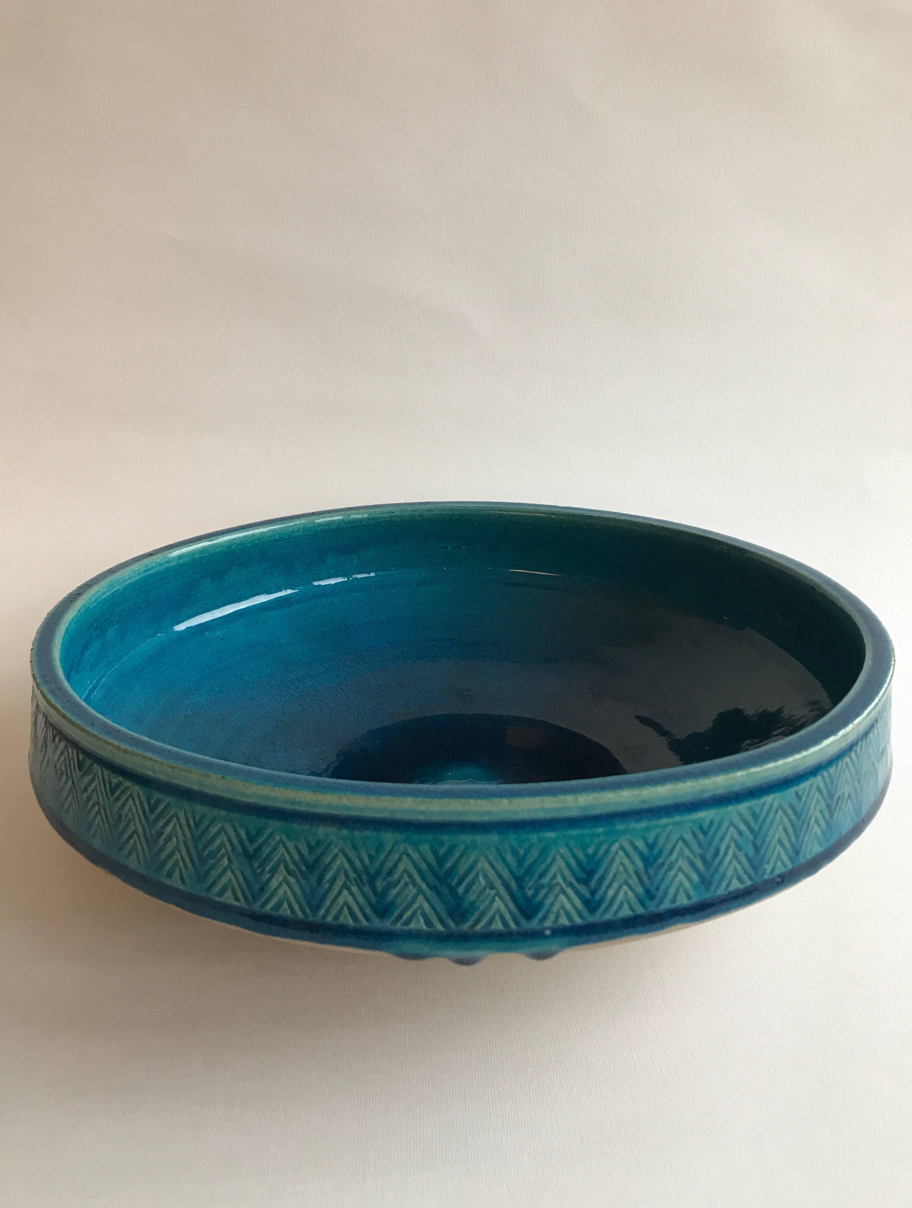 Kähler by Nils Kähler, stoneware bowl/dish in blue glaze with pattern on side, 1960s Denmark. in good condition a cut/loss on bottom in stoneware. Measure: Diameter 29 cm, height 9 cm.