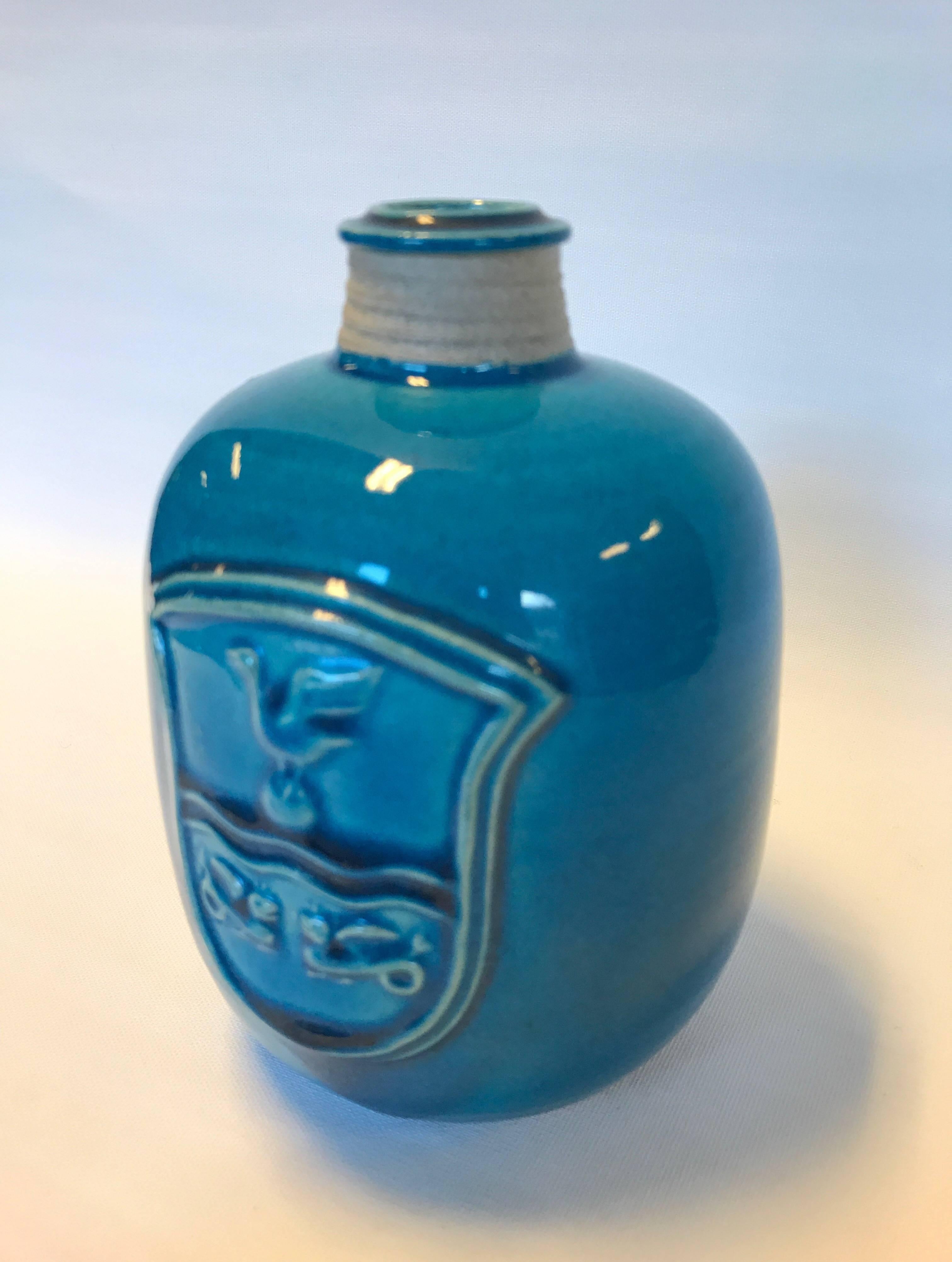 Small Nils Kähler stoneware vase in turquoise glaze, 1960s, Denmark. Measure: Diameter 11 cm, height 15 cm. In very good condition.