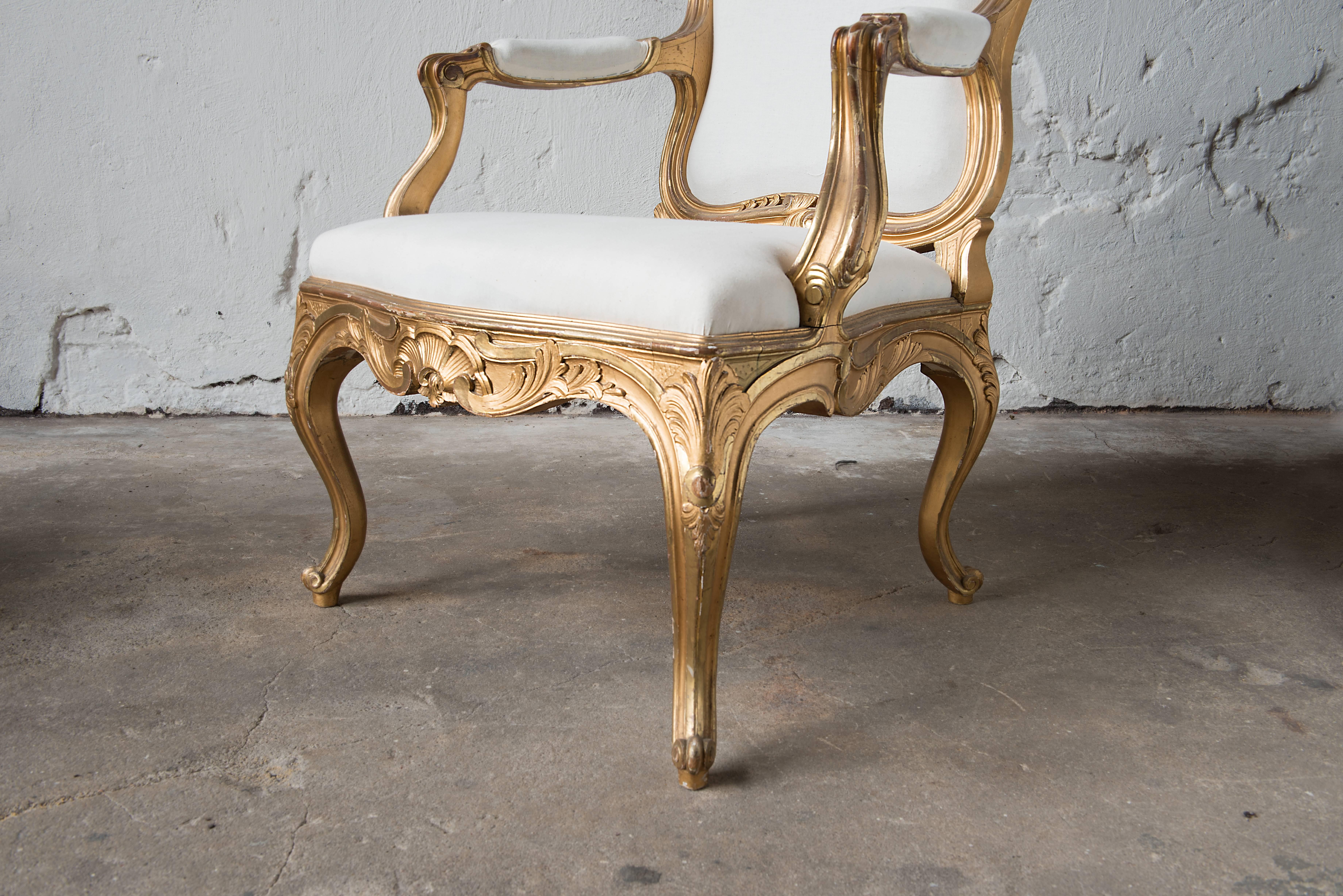 Hand-Carved Pair of Swedish 19th Century Gilded Armchairs For Sale