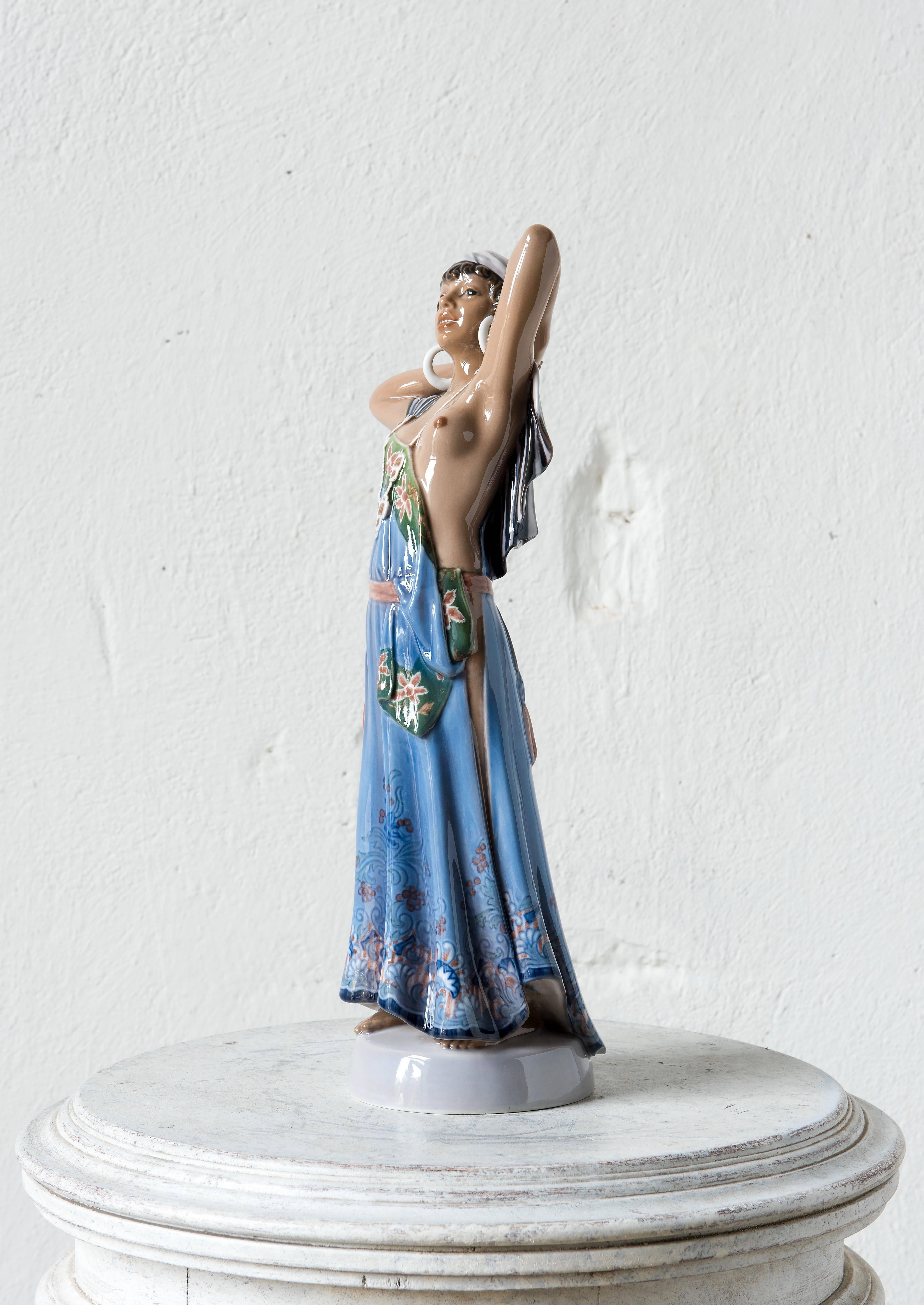Dahl Jensen figurine in porcelain Denmark No. 1129 1st Factory
Top quality figurine in shape of 