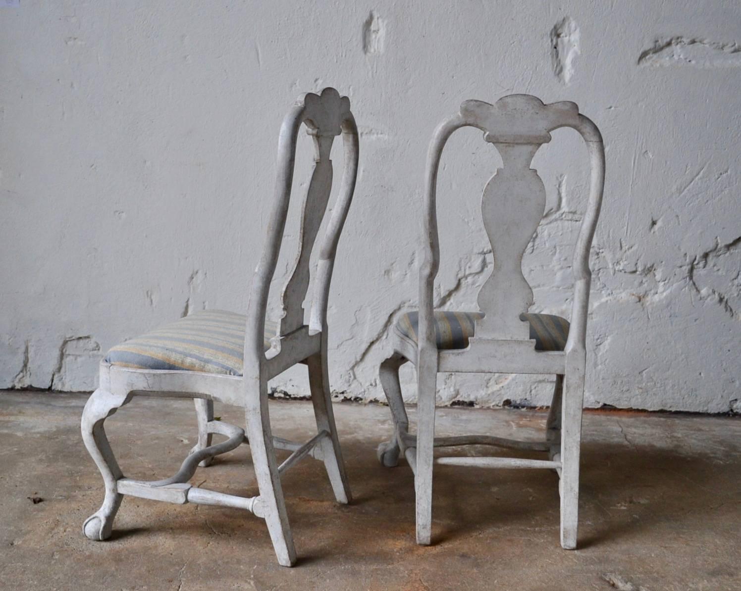 Hand-Carved Pair of Swedish Late Baroque Chairs, 18th Century For Sale