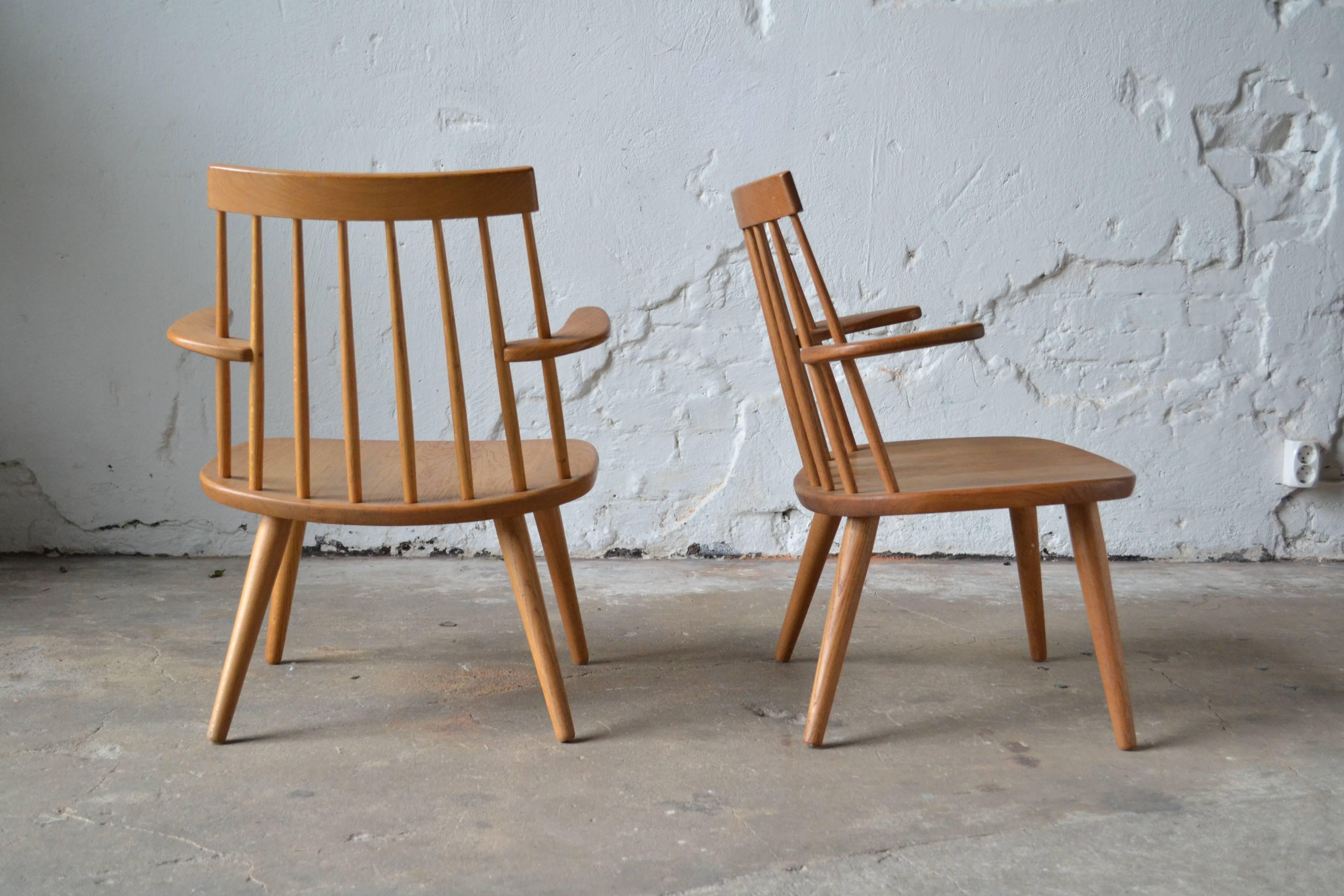 Pair of oak armchairs 