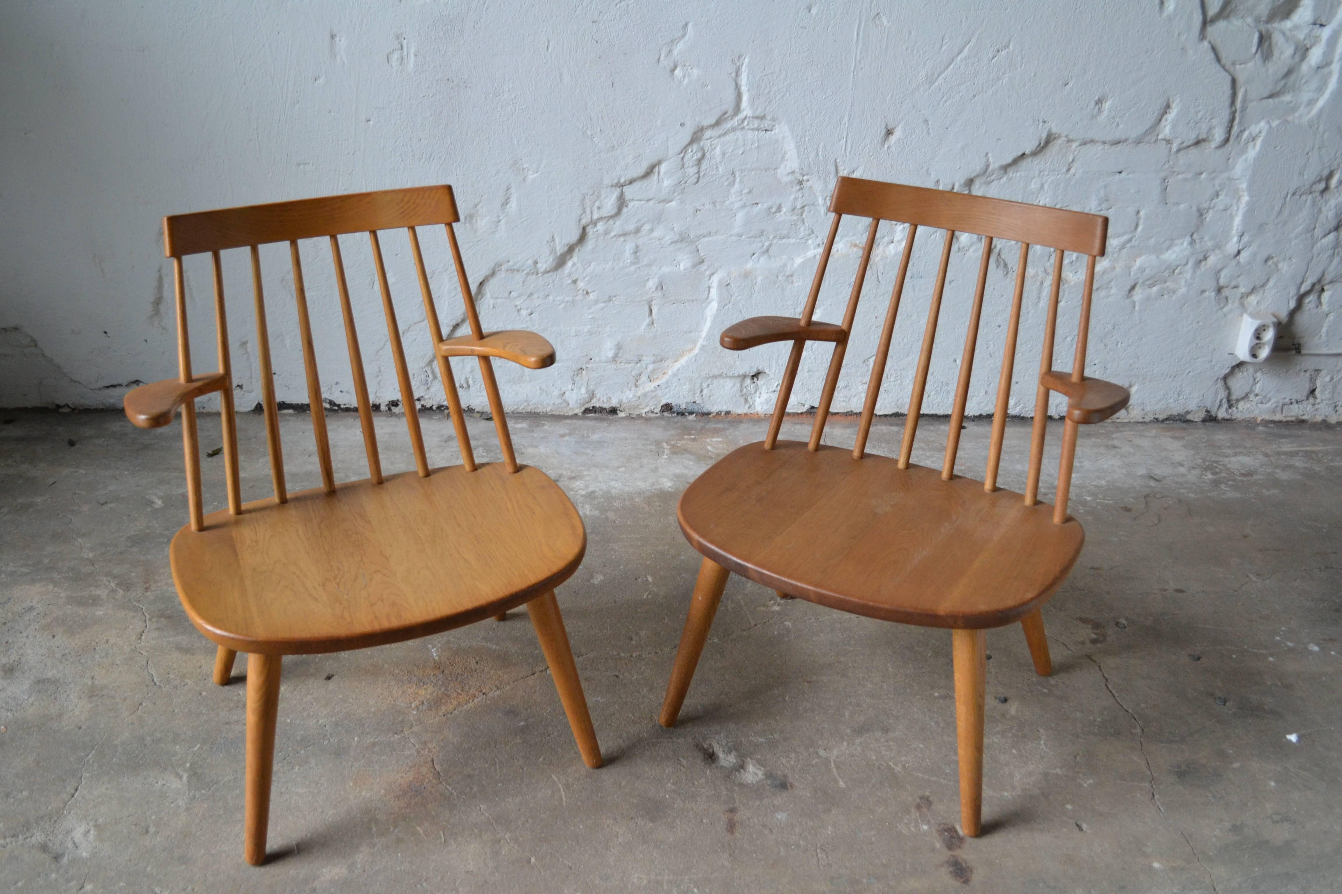 Hand-Carved Pair of Oak Armchairs 