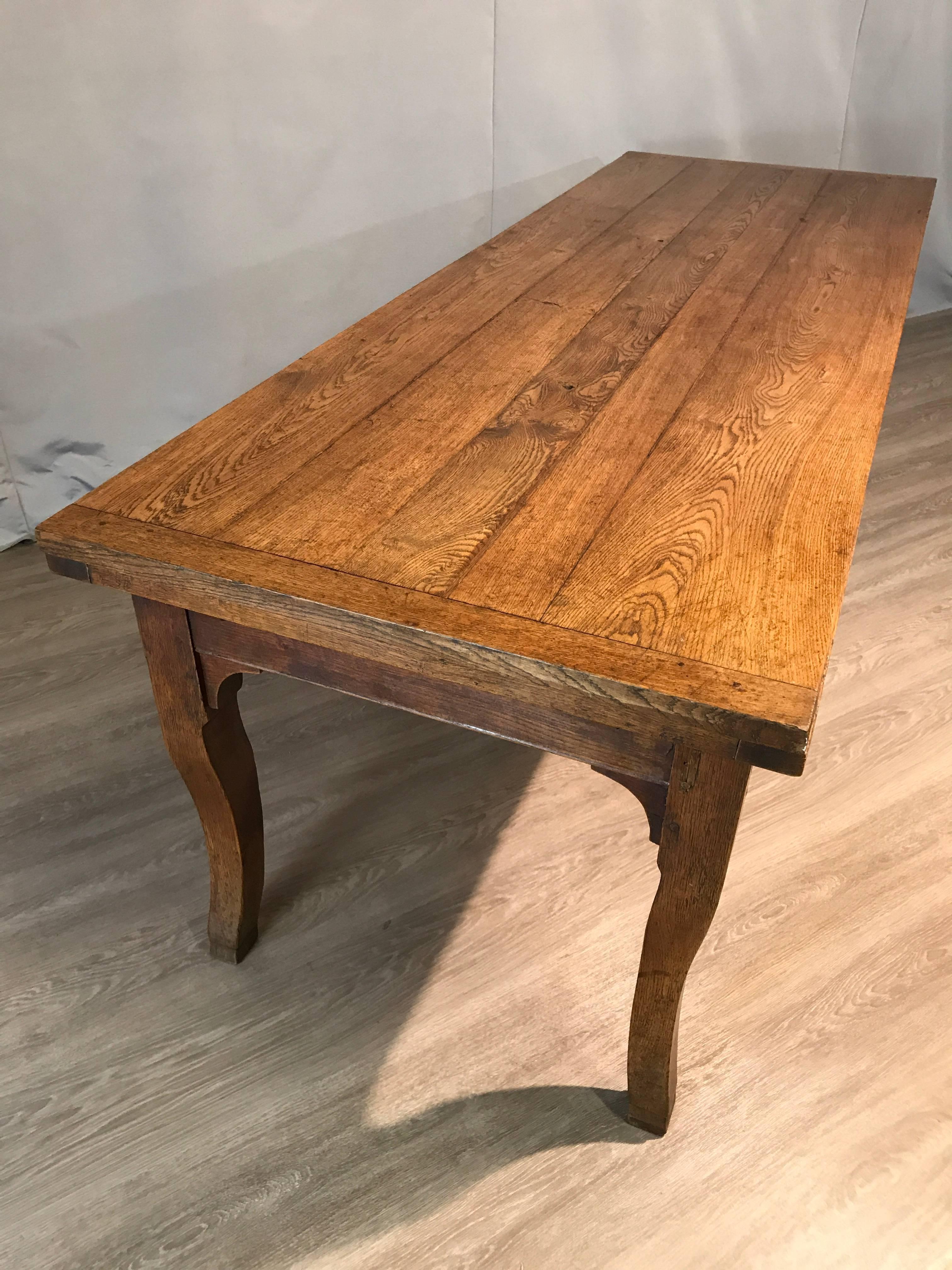 draw leaf table with a tapered leg