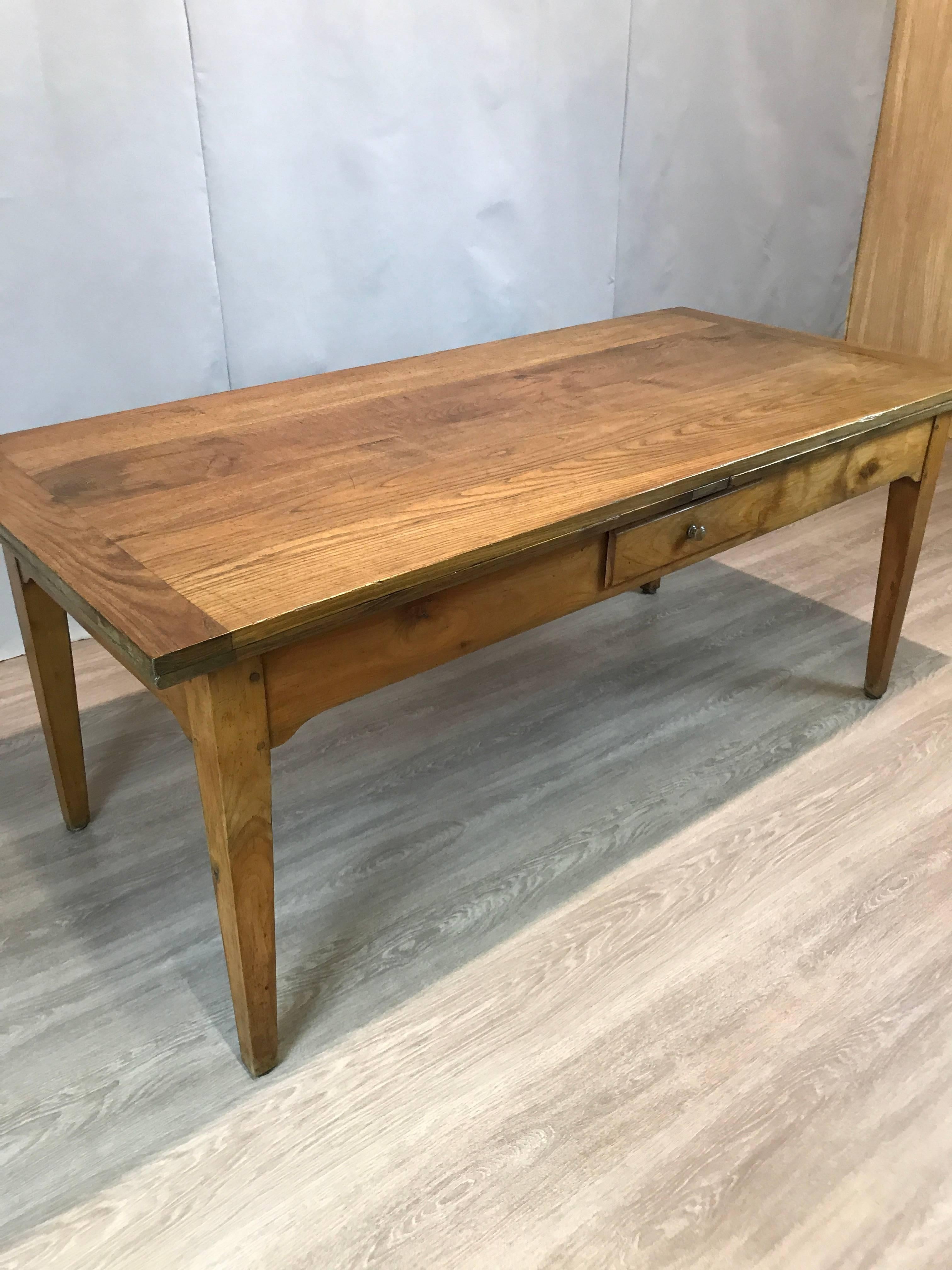 19th Century Chestnut and Cherry Base Draw-Leaf Table 2
