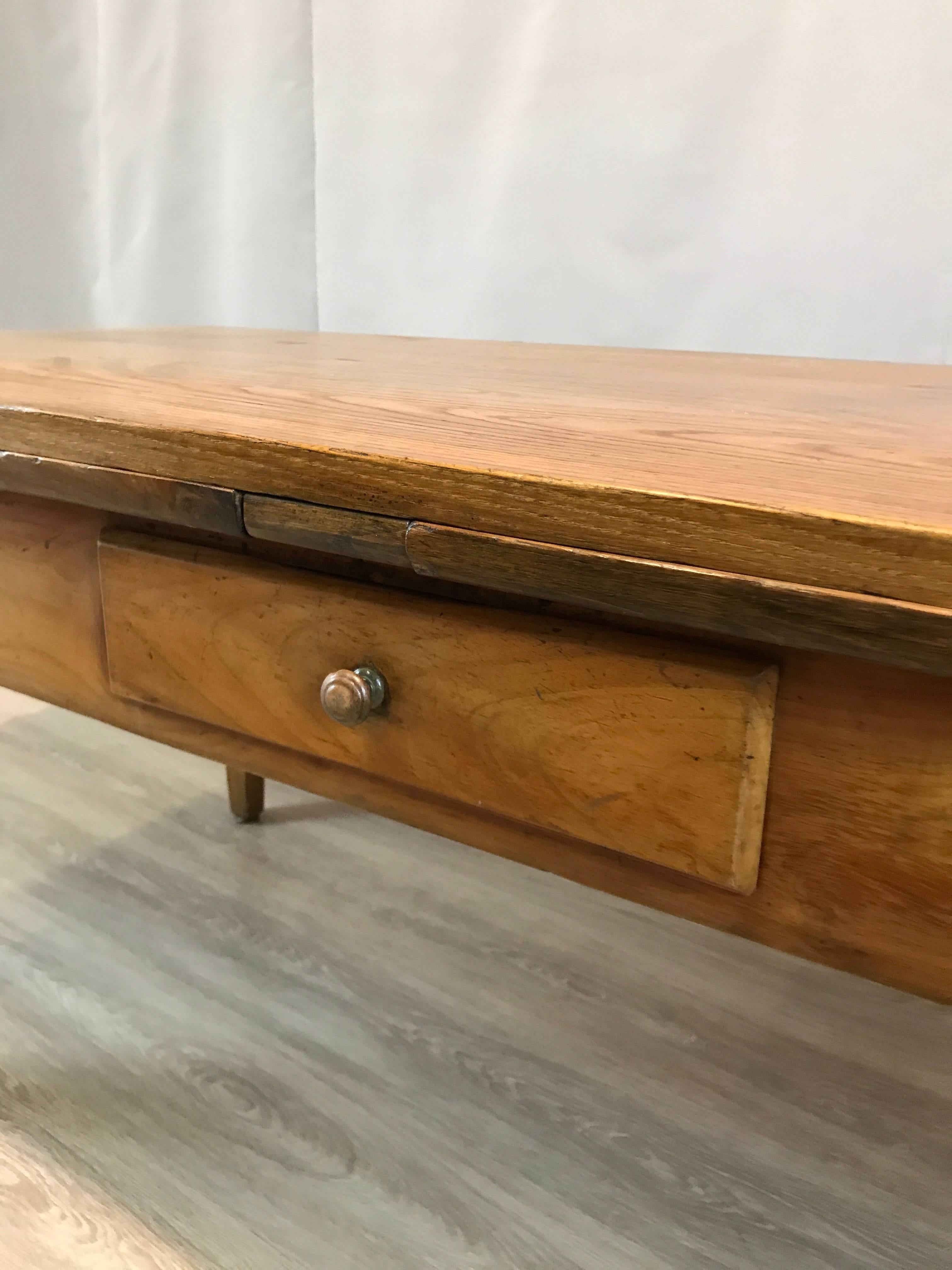 19th Century Chestnut and Cherry Base Draw-Leaf Table In Good Condition In Billingshurst, GB