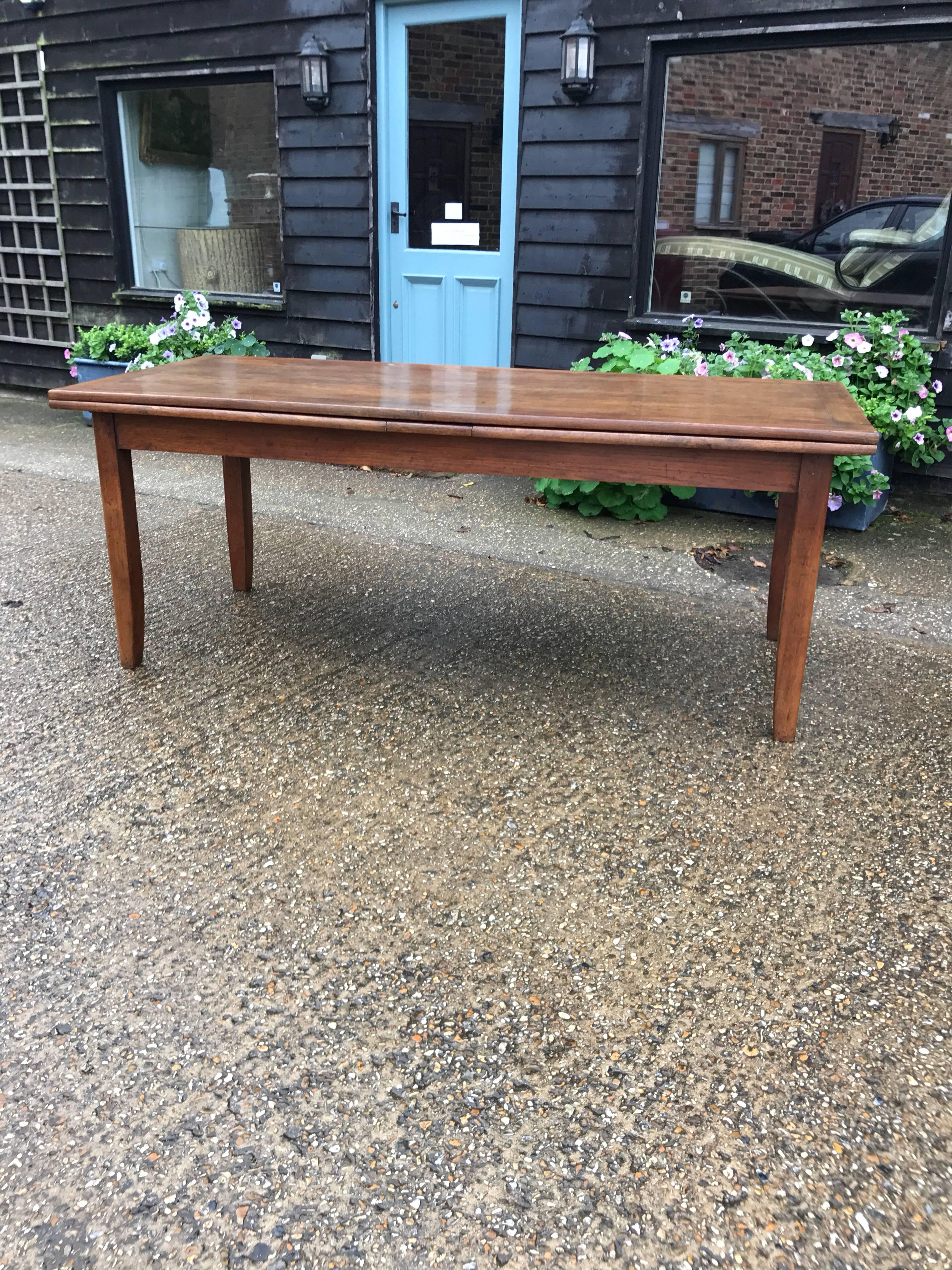 Hand-Crafted Antique Oak Double Draw-Leaf Table with Great Proportions, circa 1840, French