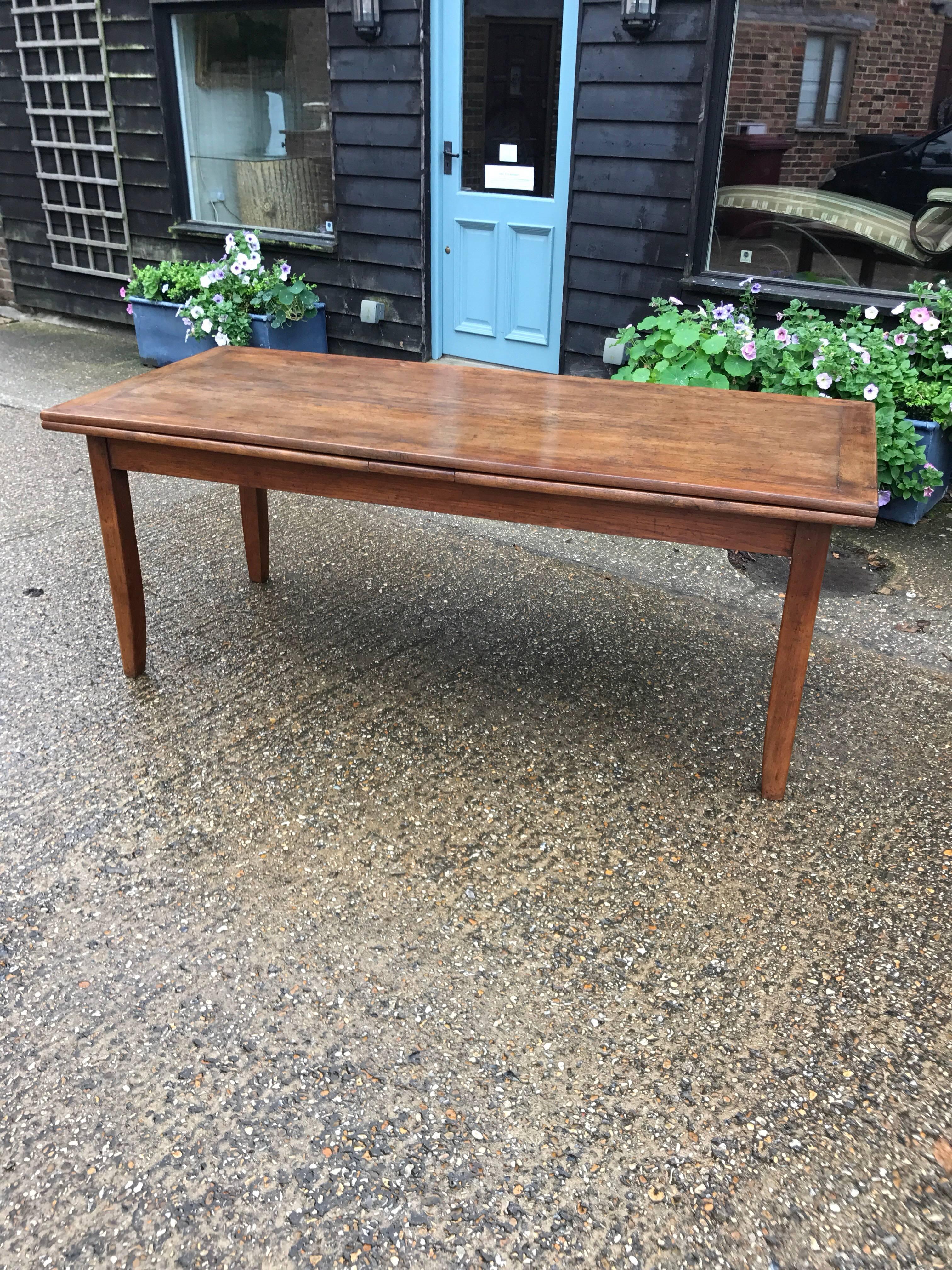 Antique Oak Double Draw-Leaf Table with Great Proportions, circa 1840, French In Good Condition In Billingshurst, GB