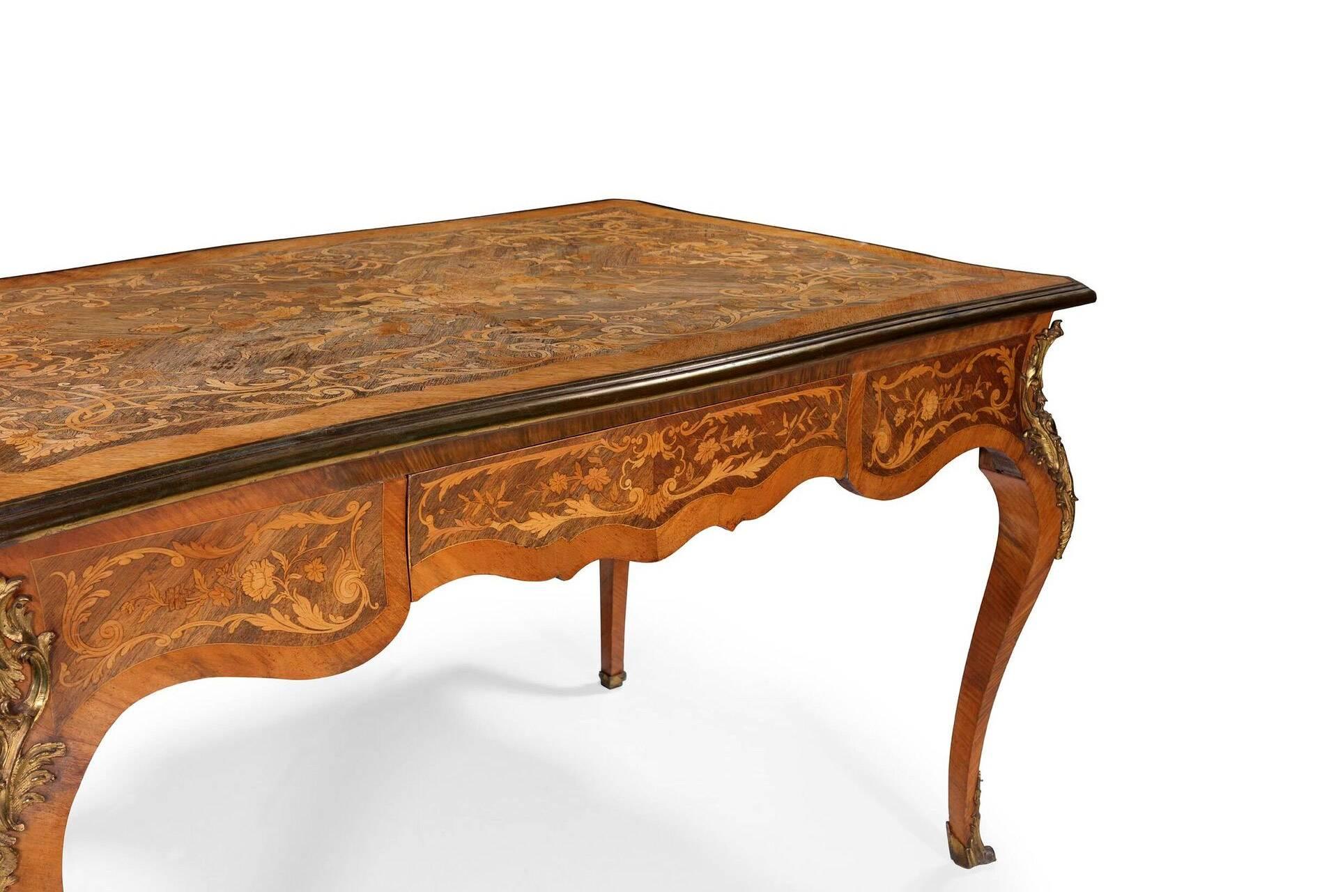 French 19th Century Louis XV Bureau For Sale