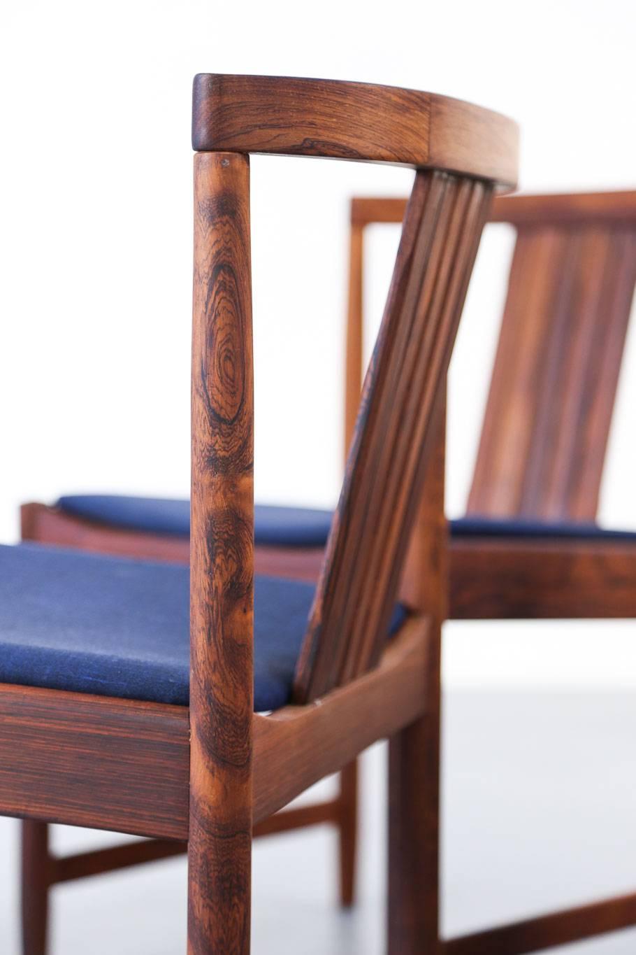 Scandinave moderne Ensemble de quatre chaises de salle à manger attribuées à Illum Wikkelsø en bois de rose en vente