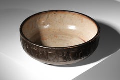 Ceramic bowl with amphora motif, signed by an unidentified artist - K052