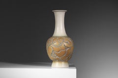 Grand vase en céramique « Mougin Nancy » de Gaston Goor, à col large et décoré d'un bas-relief