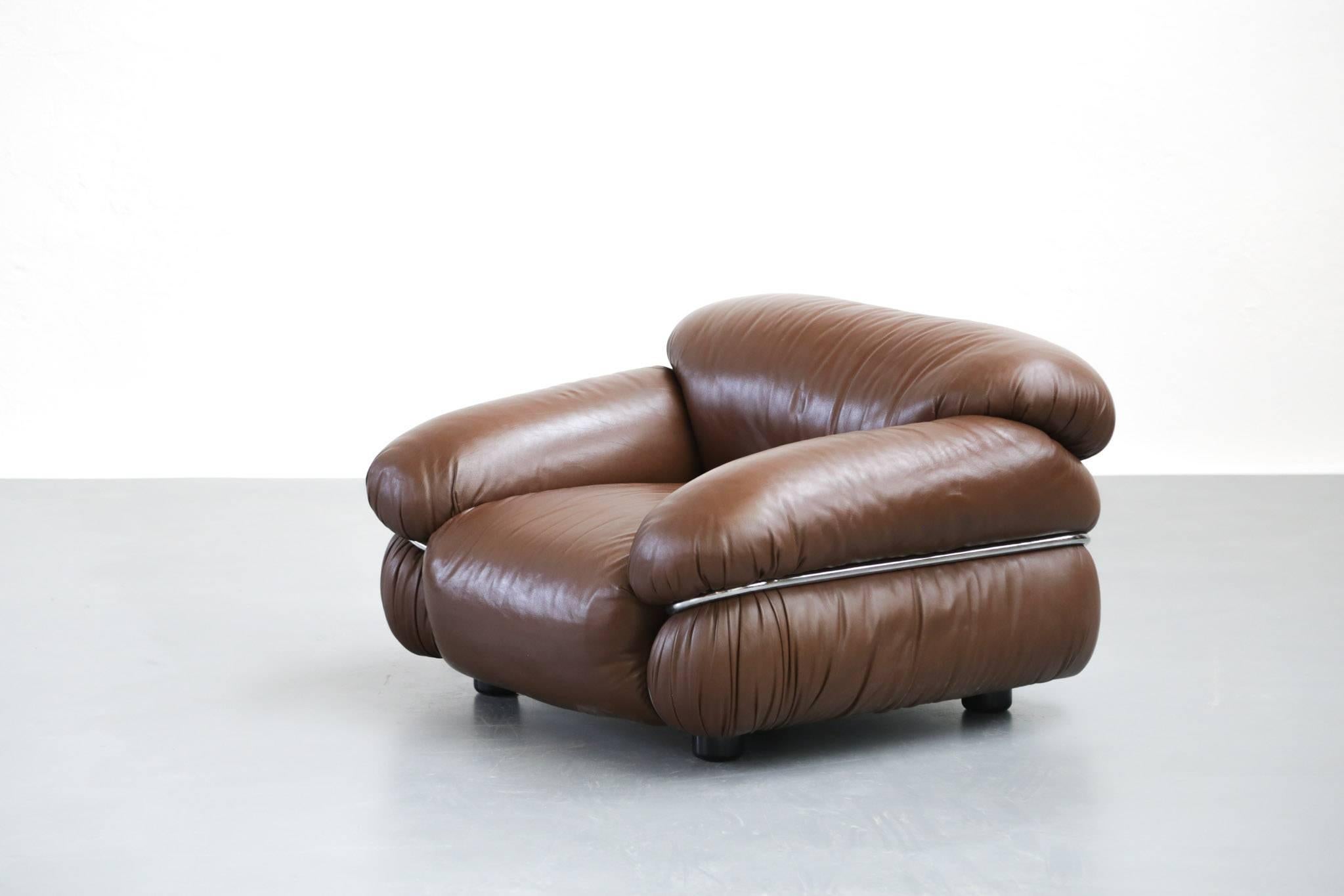 Sesann leather armchair by Gianfranco Frattini for Cassina. Rare brown leather armchair in very good condition.
Really comfortable seat with a marvelous leather cover and a design steel frame.
 